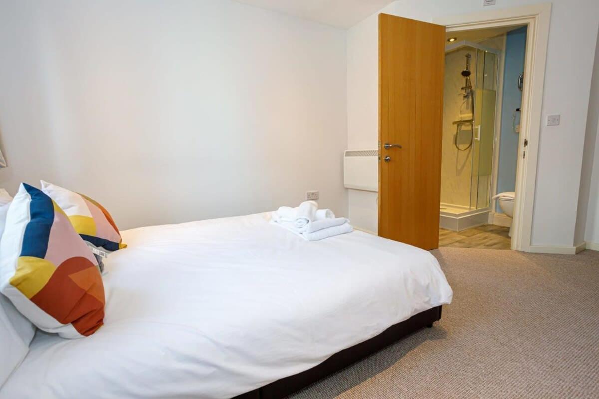 Lovely 2 Bed 2 Bathroom * Manchester