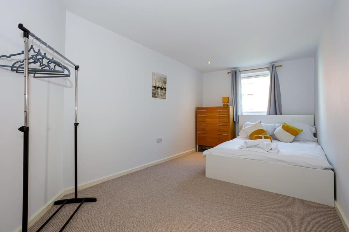 Lovely 2 Bed 2 Bathroom Appartement *