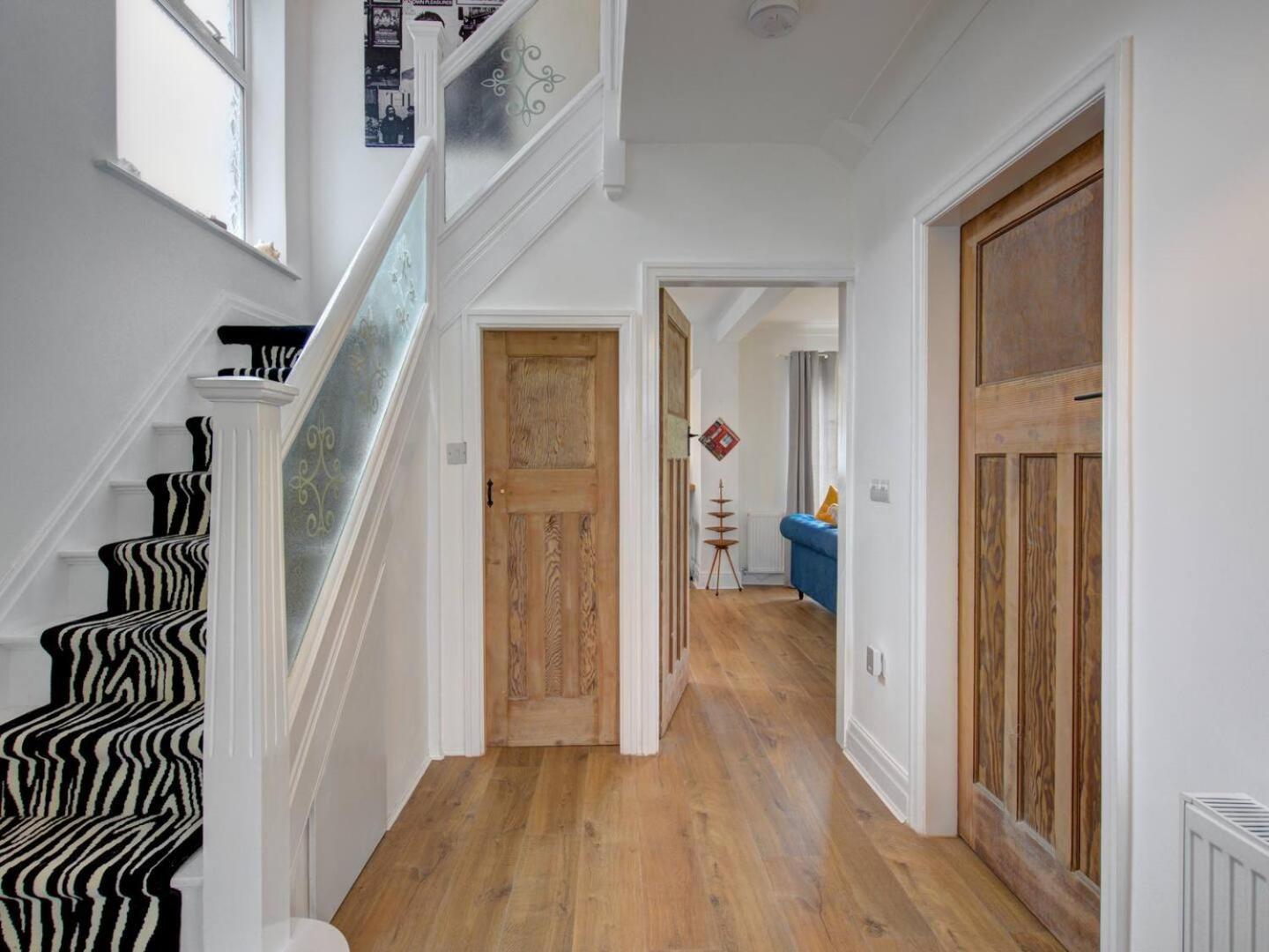 Pass The Keys Stunning Stylish Family Holiday home Manchester