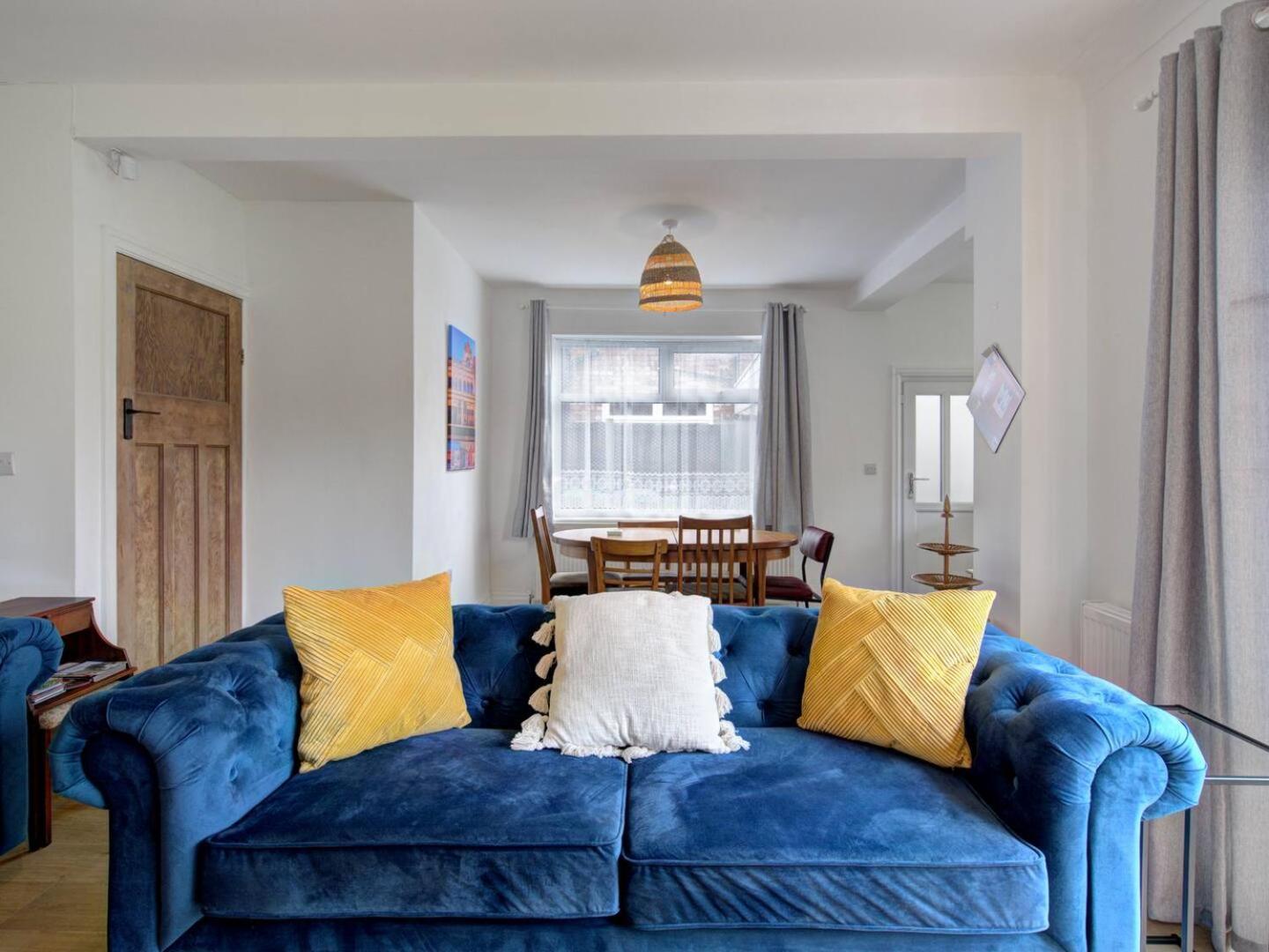 Pass The Keys Stunning Stylish Family Holiday home Manchester