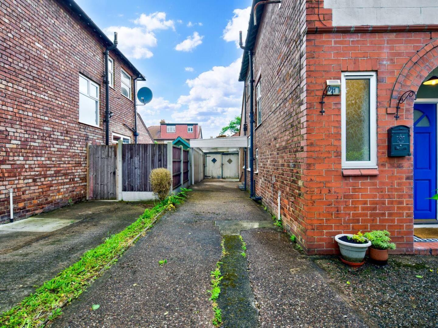 Pass The Keys Stunning Stylish Family Holiday home Manchester