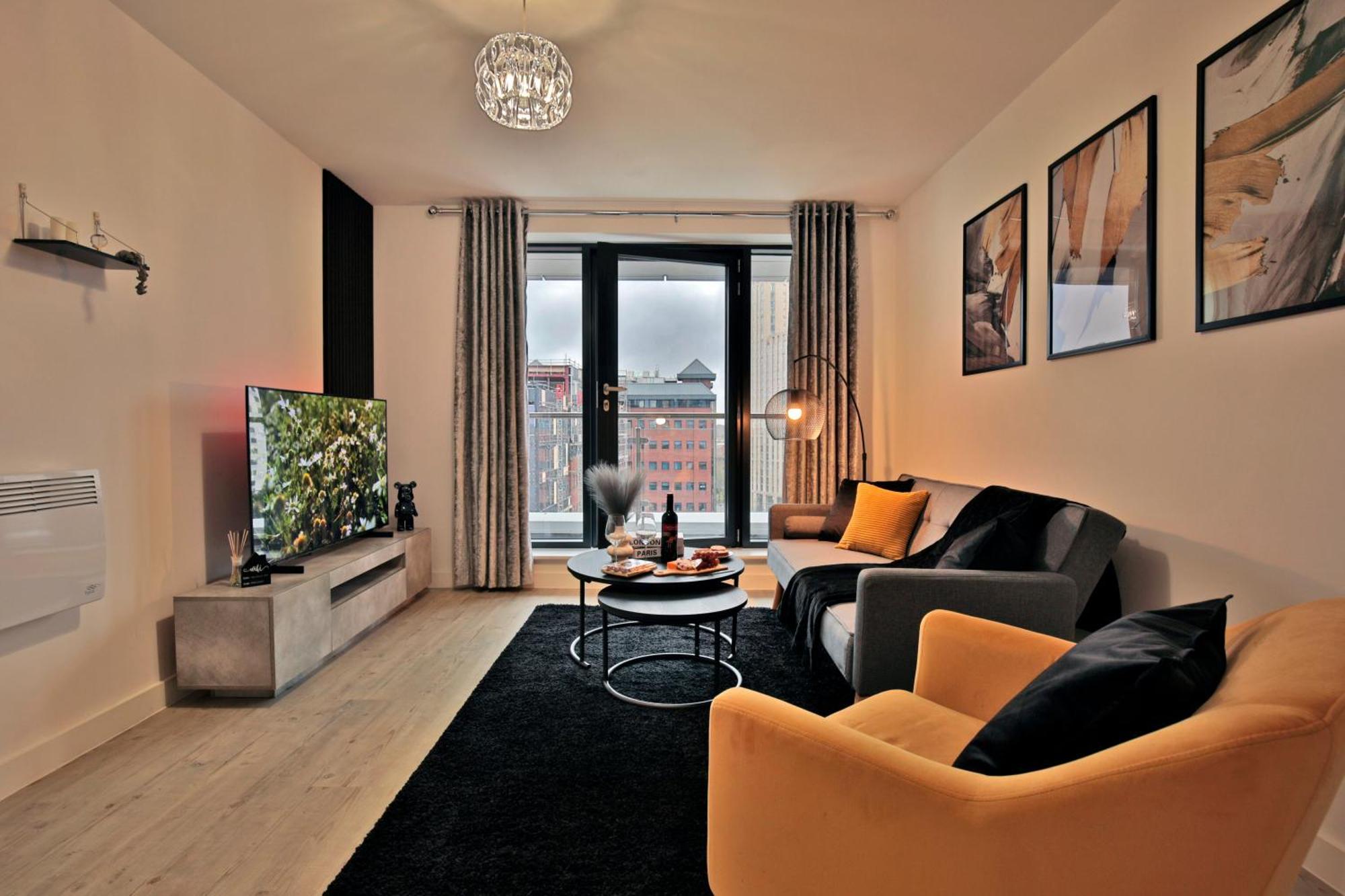 Apartment Modern 2 Bed, 2 Bath Apt With Ensuite By Avalora Short Lets & Serviced Accommodation Salford With Balcony, Near Tram Stop Salford Quays Manchester