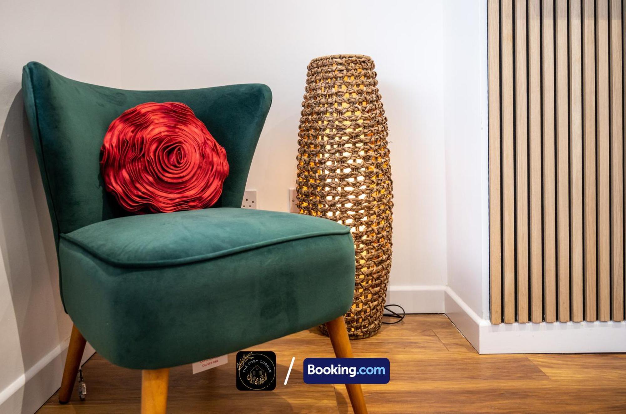 Cosy 3-bed House, Garden & Free Parking In Stretford Appartement