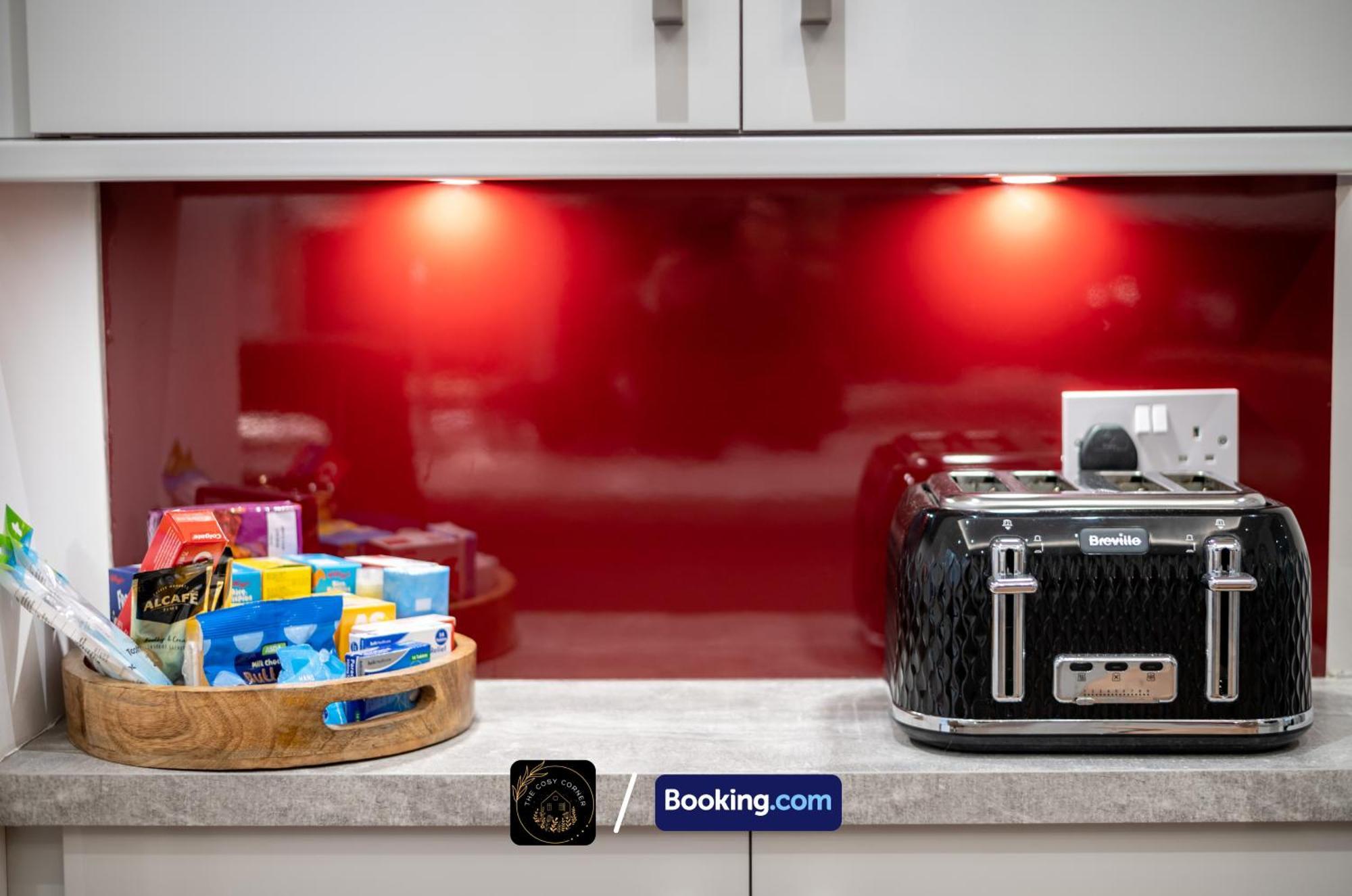 Cosy 3-bed House, Garden & Free Parking In Stretford Appartement *