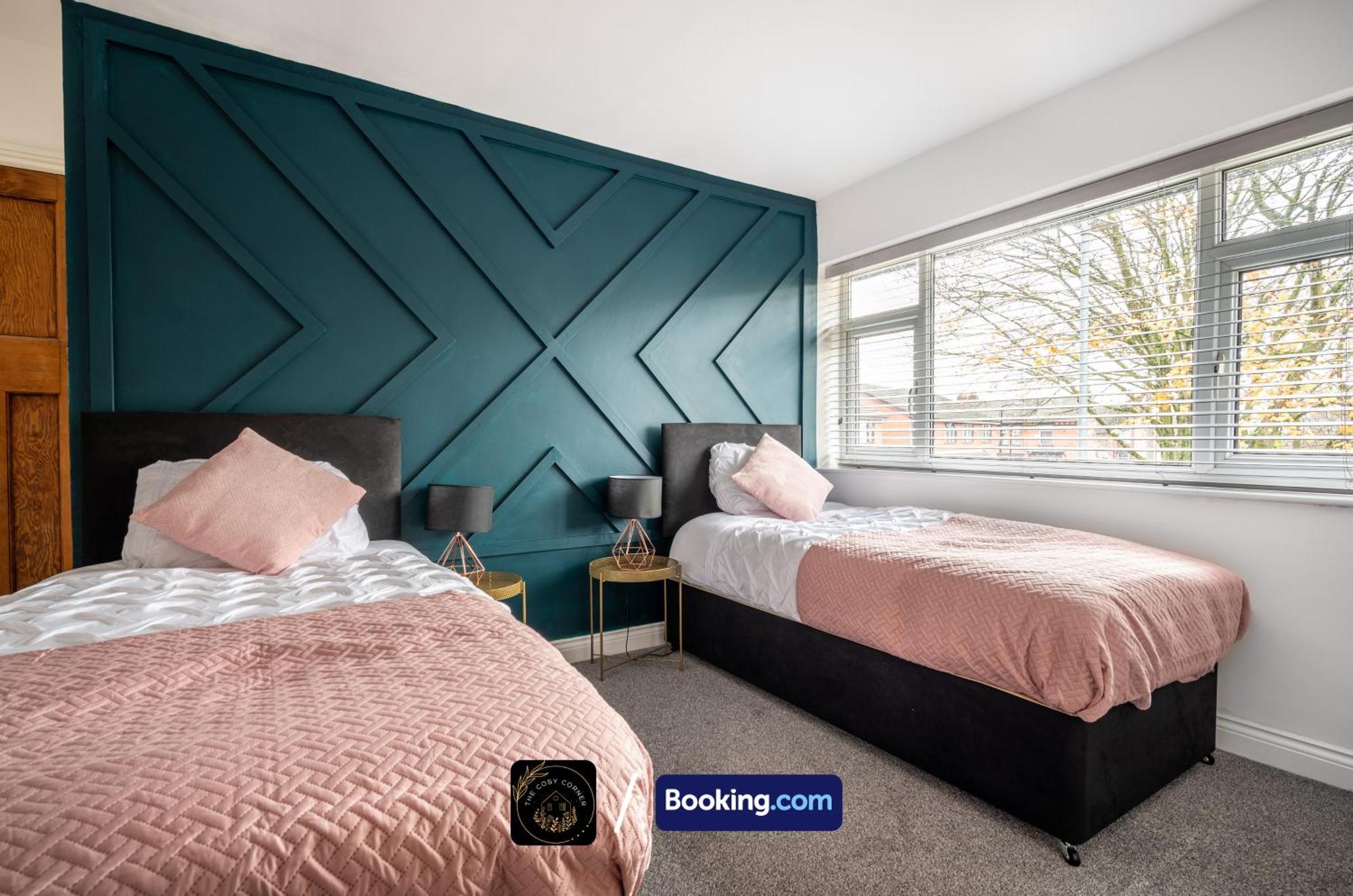 Cosy 3-bed House, Garden & Free Parking In Stretford * Manchester