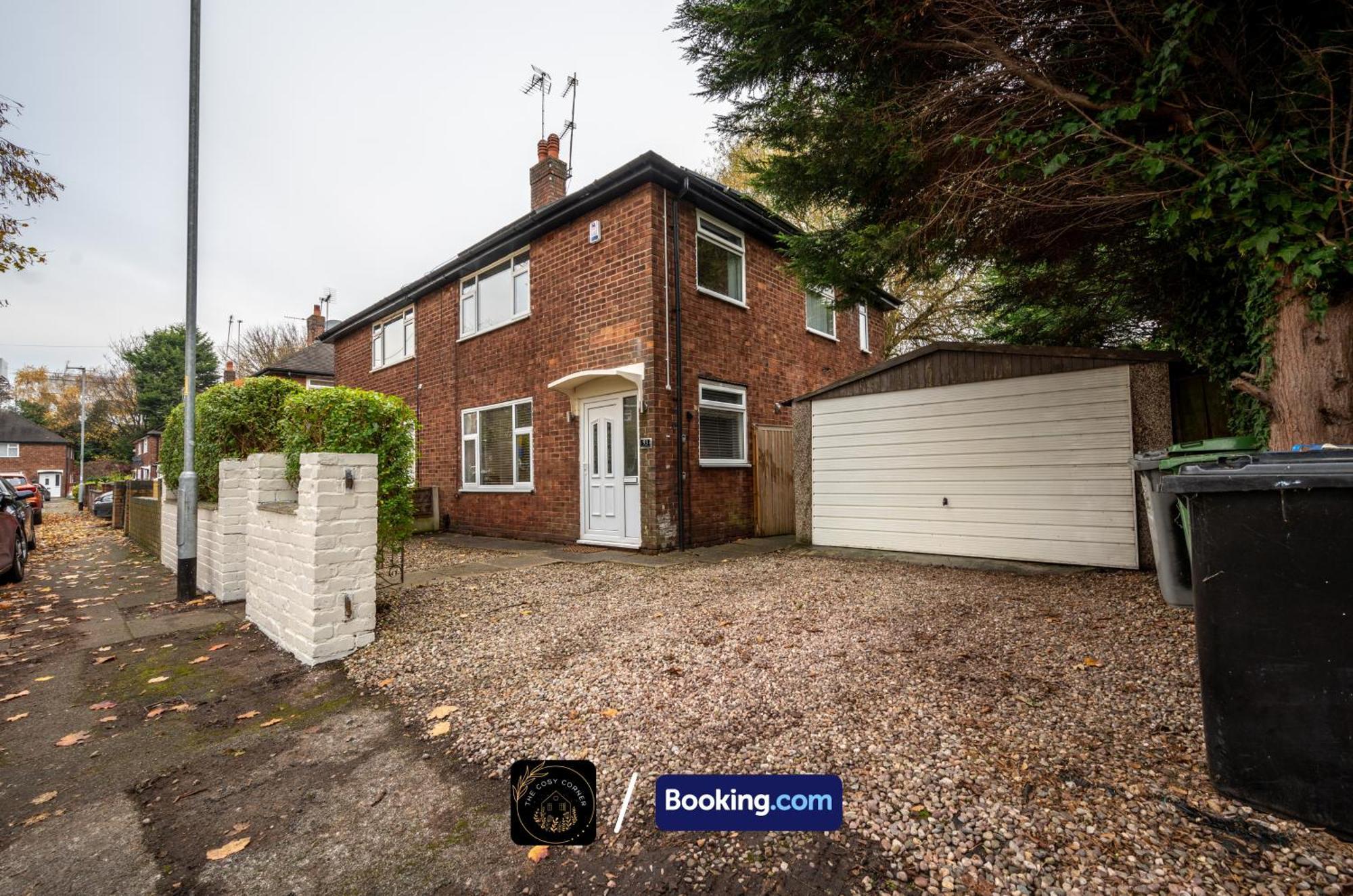 Cosy 3-bed House, Garden & Free Parking In Stretford Appartement *