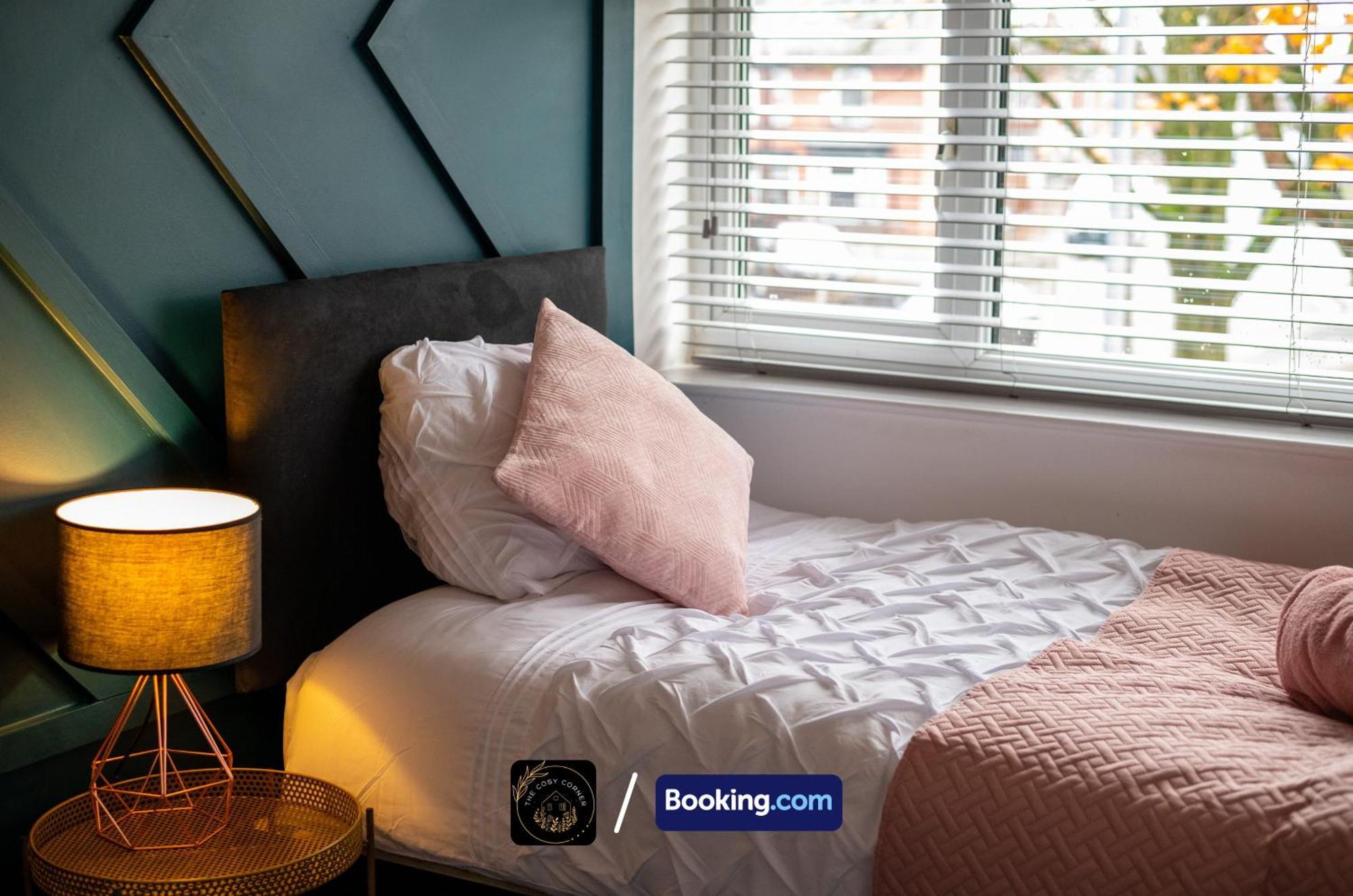 Cosy 3-bed House, Garden & Free Parking In Stretford Appartement Manchester