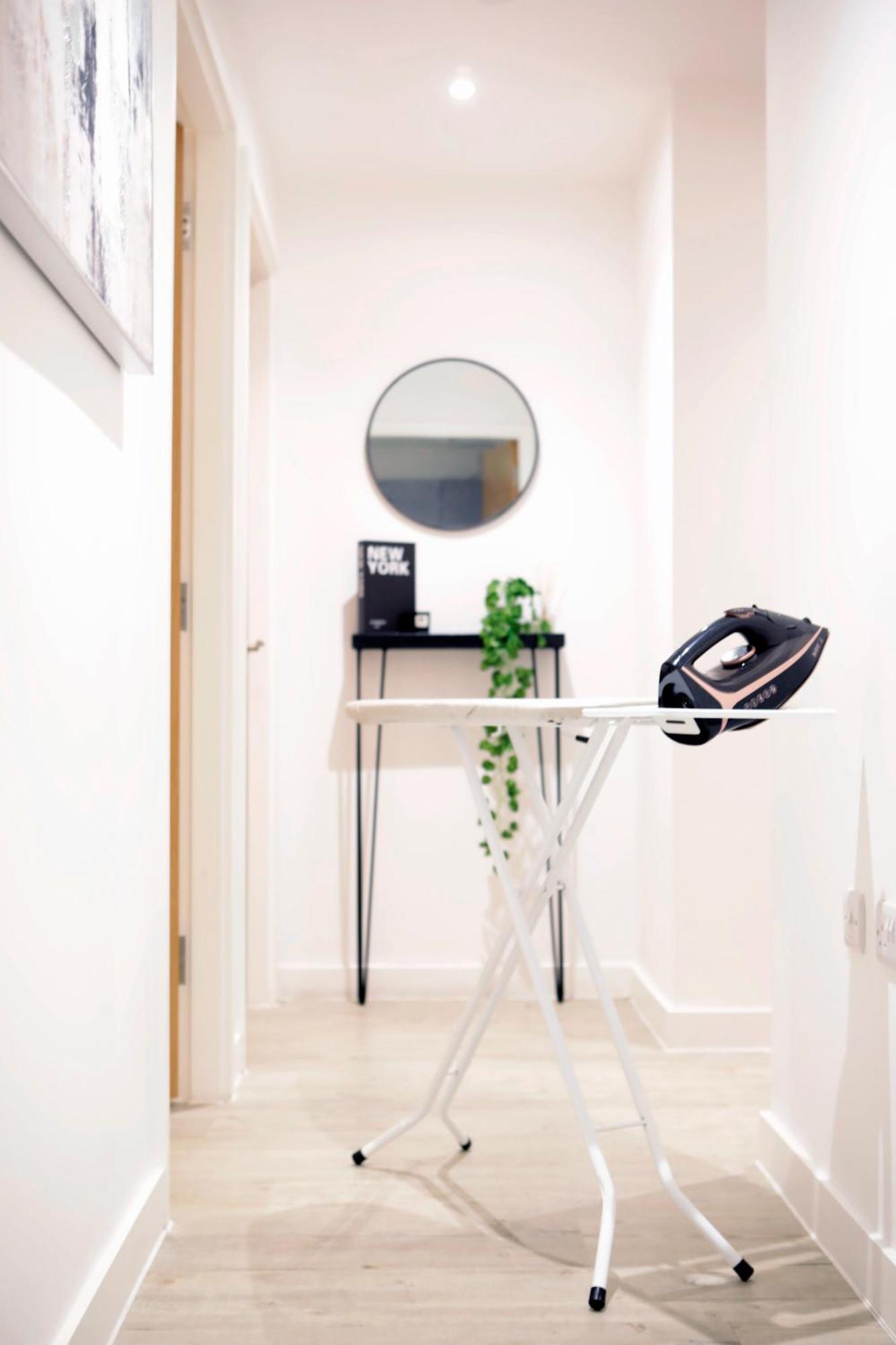 Apartment Modern 2 Bed, 2 Bath Apt With Ensuite By Avalora Short Lets & Serviced Accommodation Salford With Balcony, Near Tram Stop Salford Quays Manchester