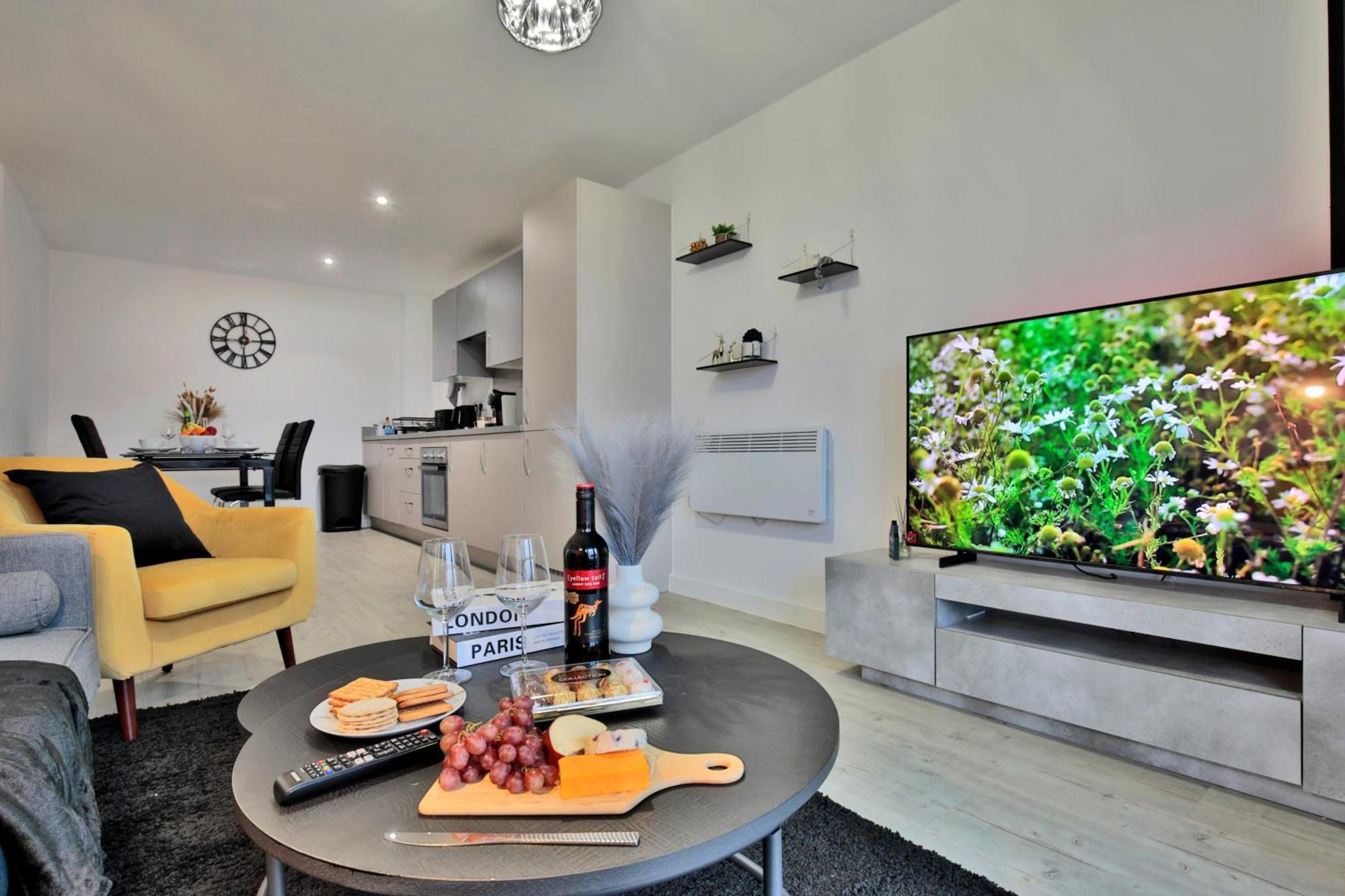 Apartment Modern 2 Bed, 2 Bath Apt With Ensuite By Avalora Short Lets & Serviced Accommodation Salford With Balcony, Near Tram Stop Salford Quays Manchester