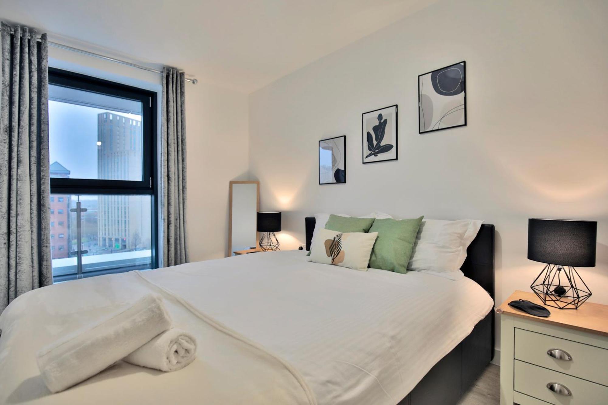 Modern 2 Bed, 2 Bath Apt With Ensuite By Avalora Short Lets & Serviced Accommodation Salford With Balcony, Near Tram Stop Salford Quays