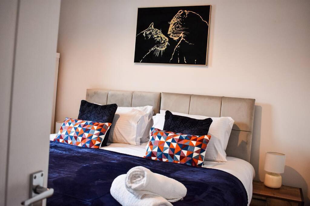 Stylish & Vibrant 2 Bedroom Holiday home Manchester