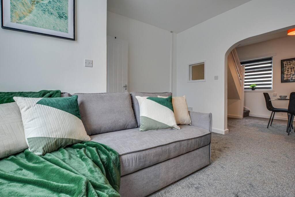 Stylish & Vibrant 2 Bedroom Manchester