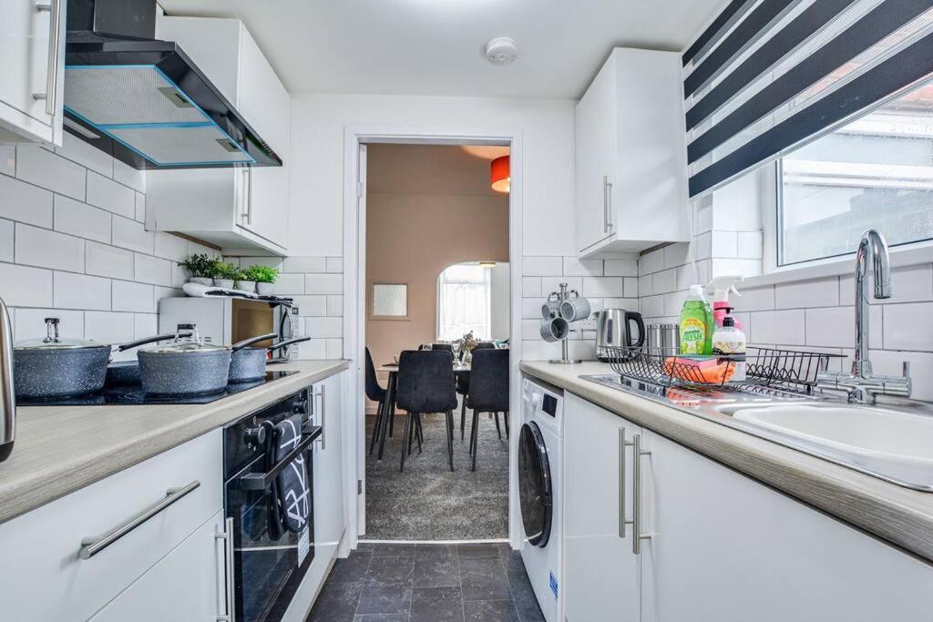 Stylish & Vibrant 2 Bedroom