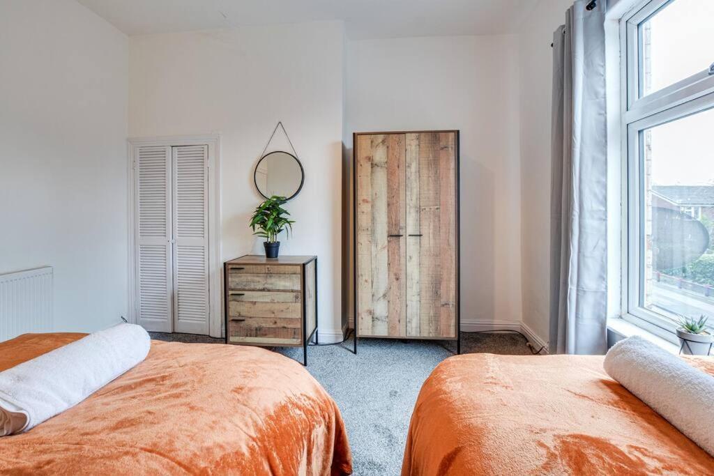 Stylish & Vibrant 2 Bedroom Holiday home Manchester