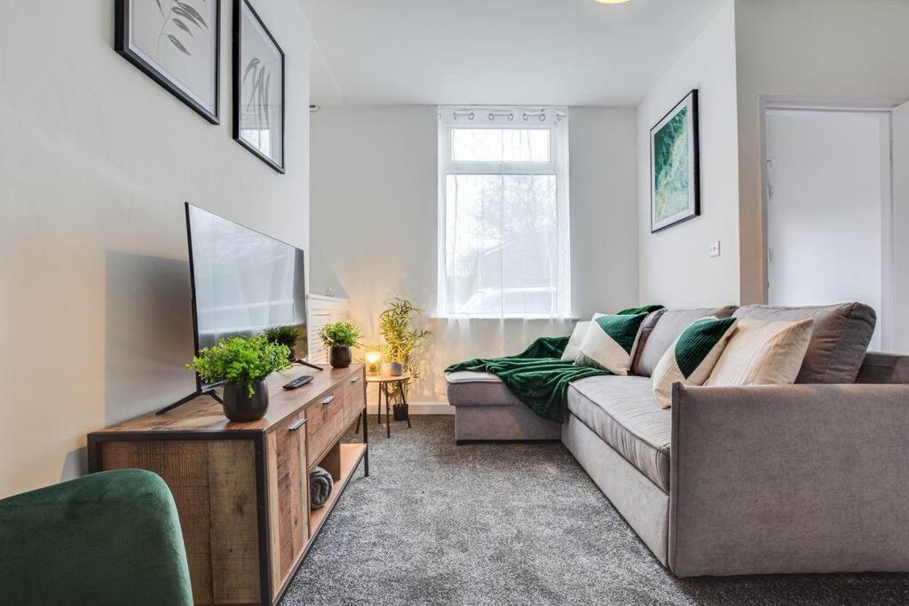 Stylish & Vibrant 2 Bedroom Manchester