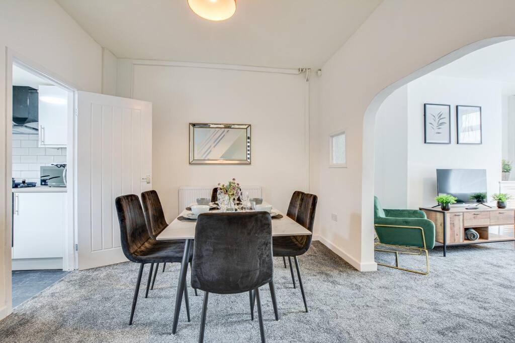 Holiday home Stylish & Vibrant 2 Bedroom Manchester