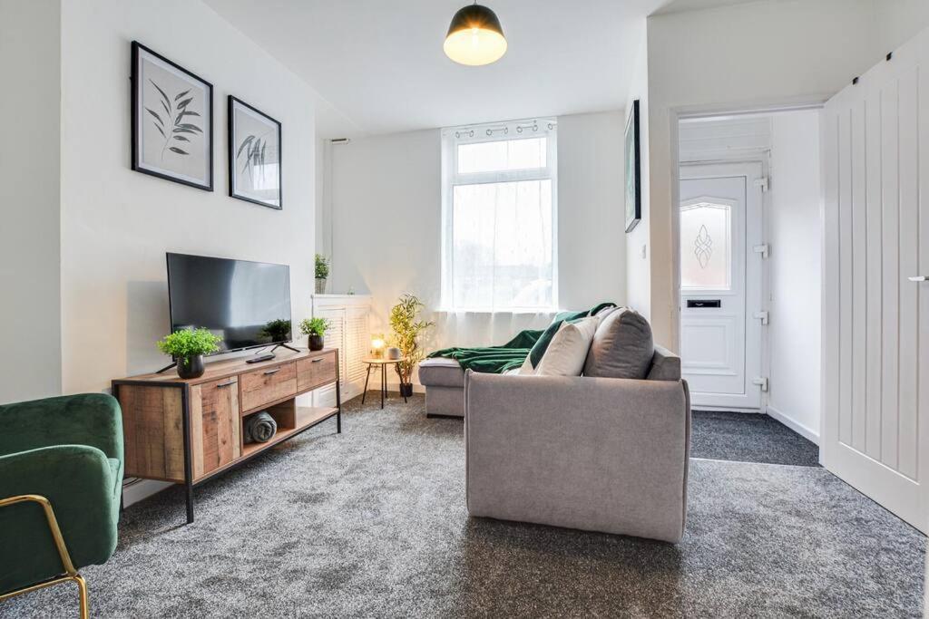 Stylish & Vibrant 2 Bedroom