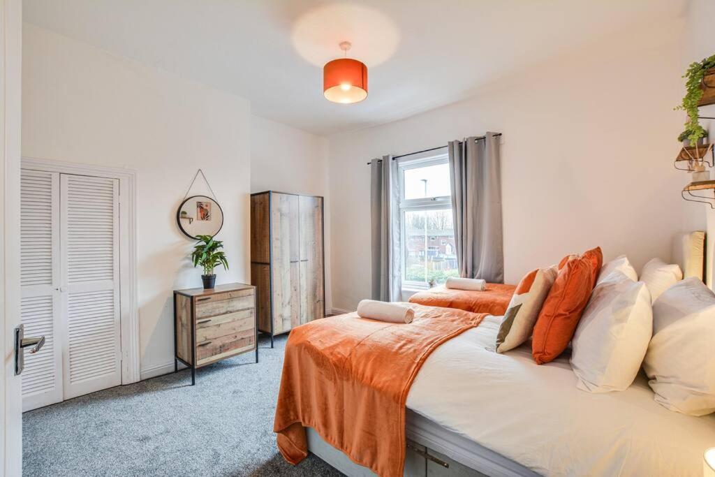 Stylish & Vibrant 2 Bedroom