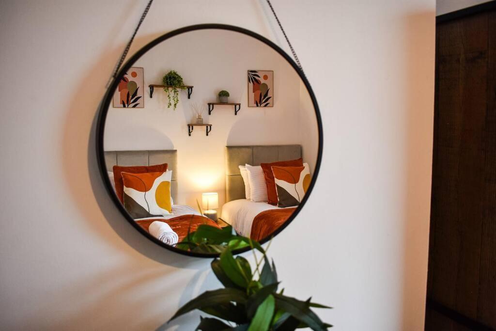 Stylish & Vibrant 2 Bedroom Holiday home Manchester