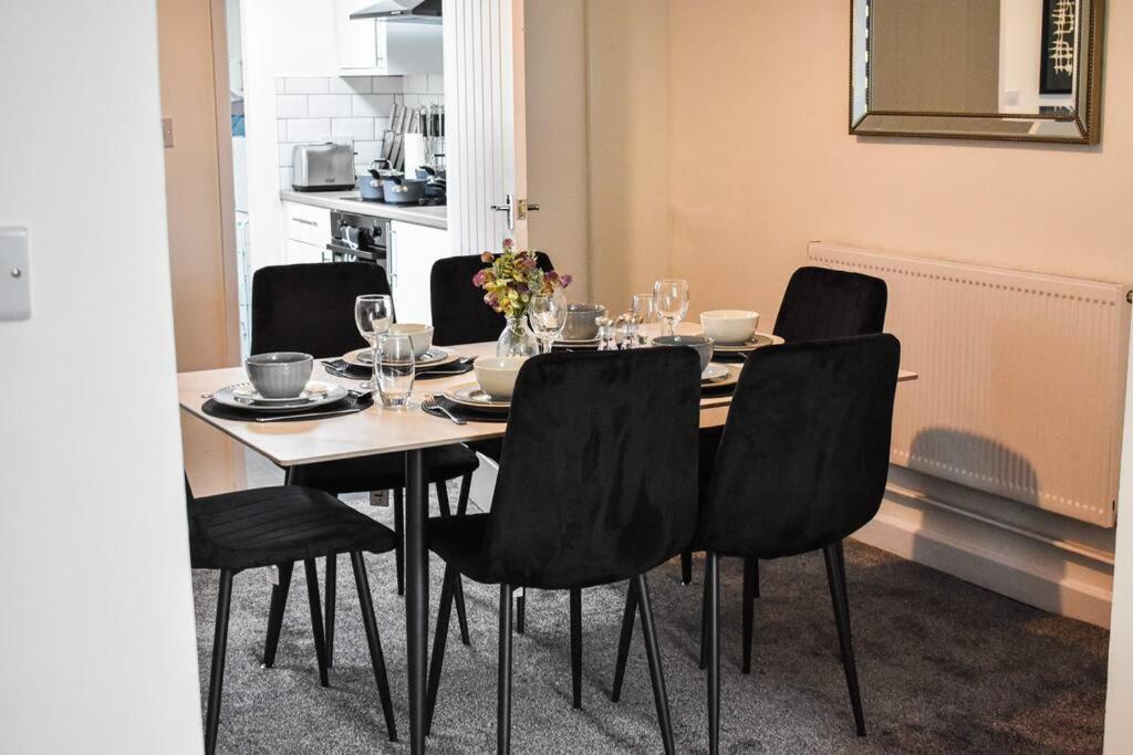Stylish & Vibrant 2 Bedroom Manchester