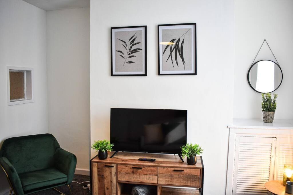 Holiday home Stylish & Vibrant 2 Bedroom *
