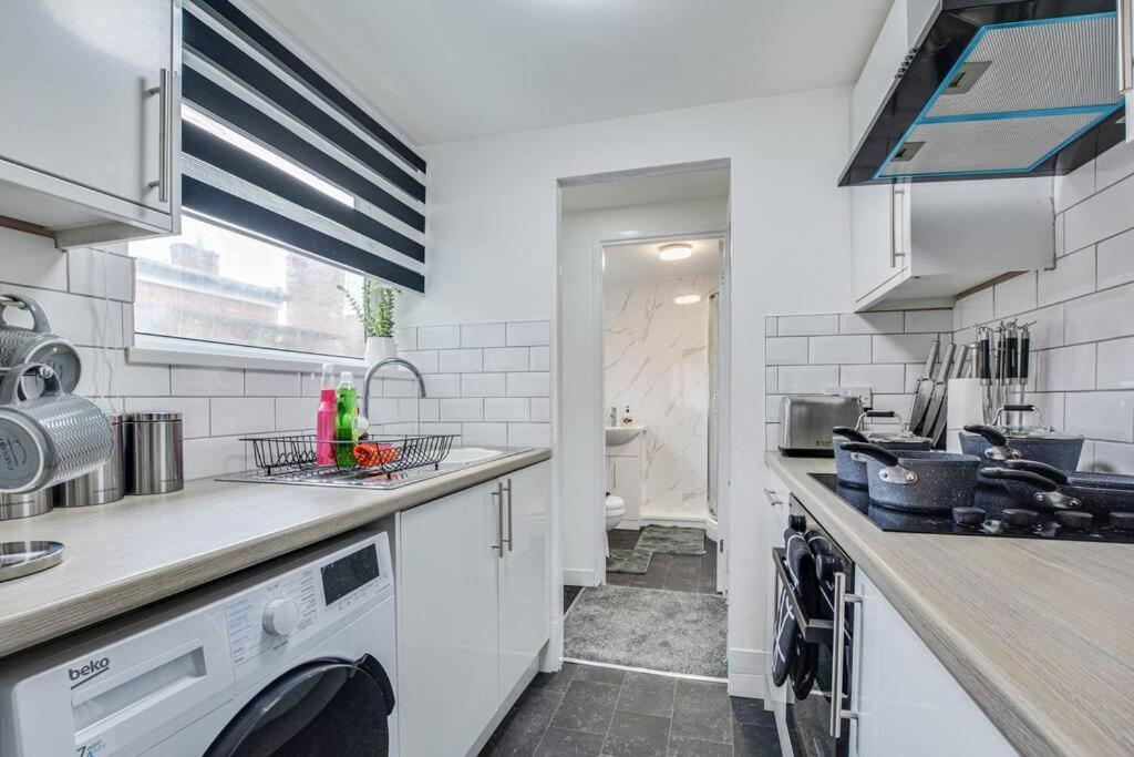 Stylish & Vibrant 2 Bedroom