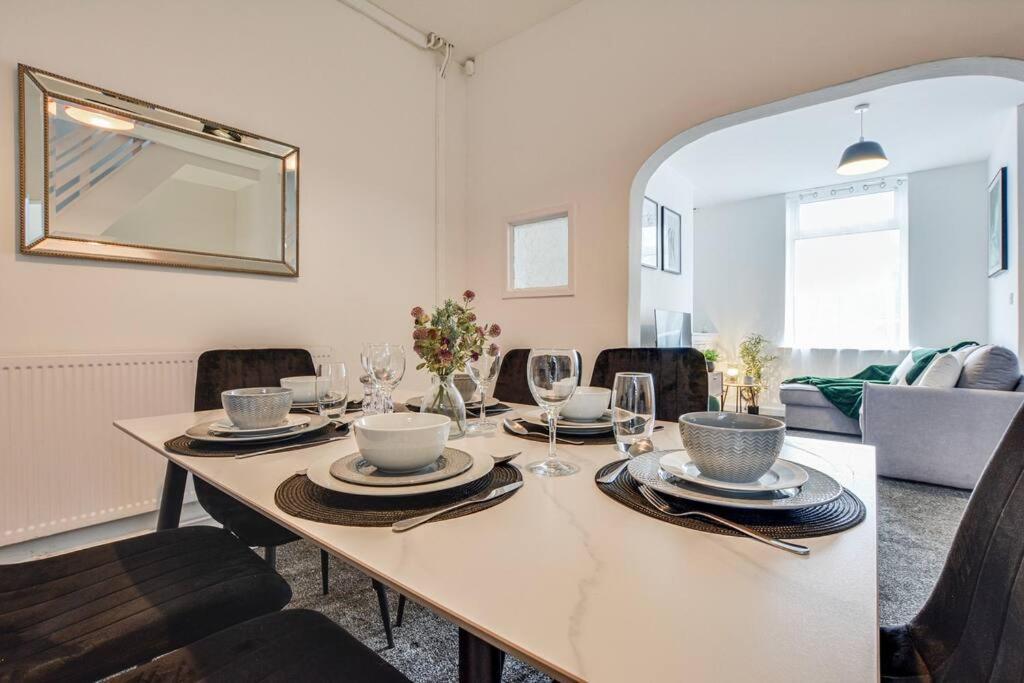 Holiday home Stylish & Vibrant 2 Bedroom Manchester