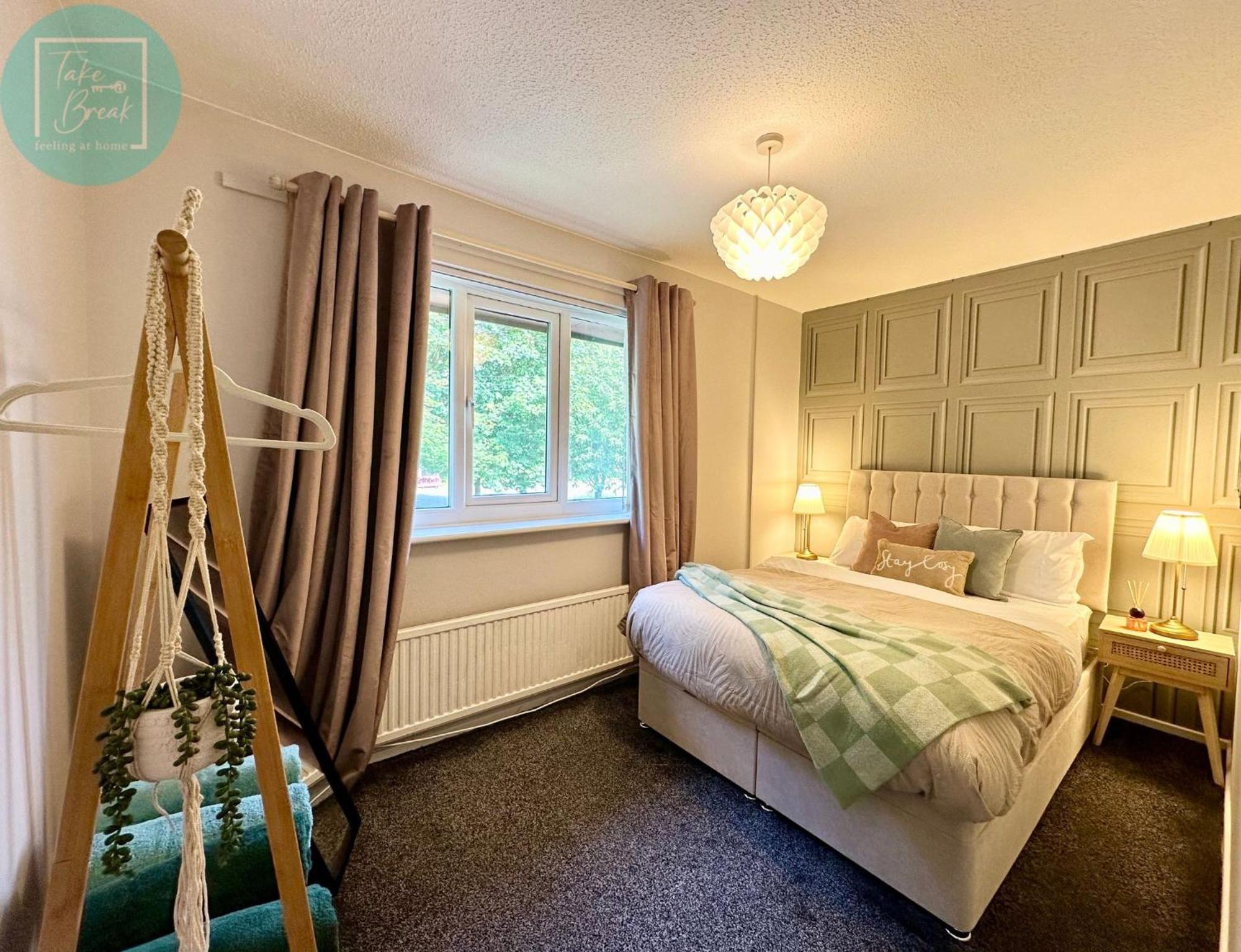 Chic 2br Swinton Gem For Families & Couples Trafford Centre Nearby
