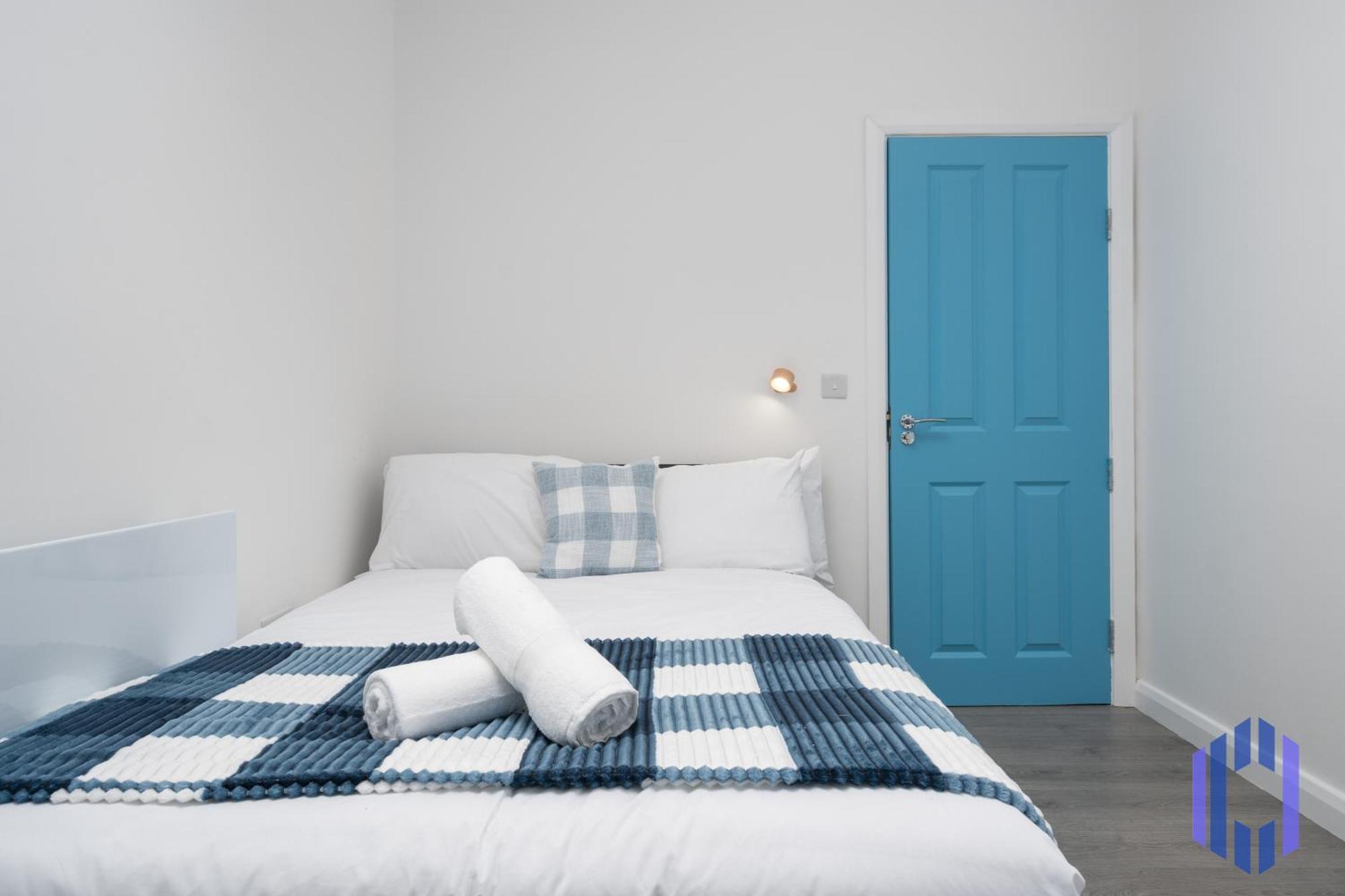Santorini Blues By Cefas - Free Parking - - Near Airport Vakantiehuis