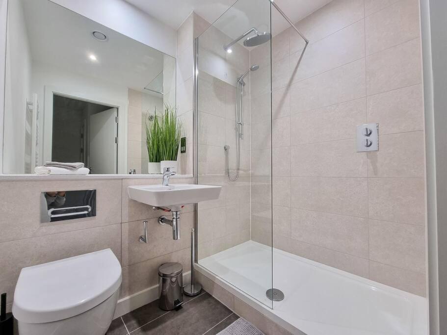 Stunning 4-bedroom Townhouse With Free Parking Holiday home