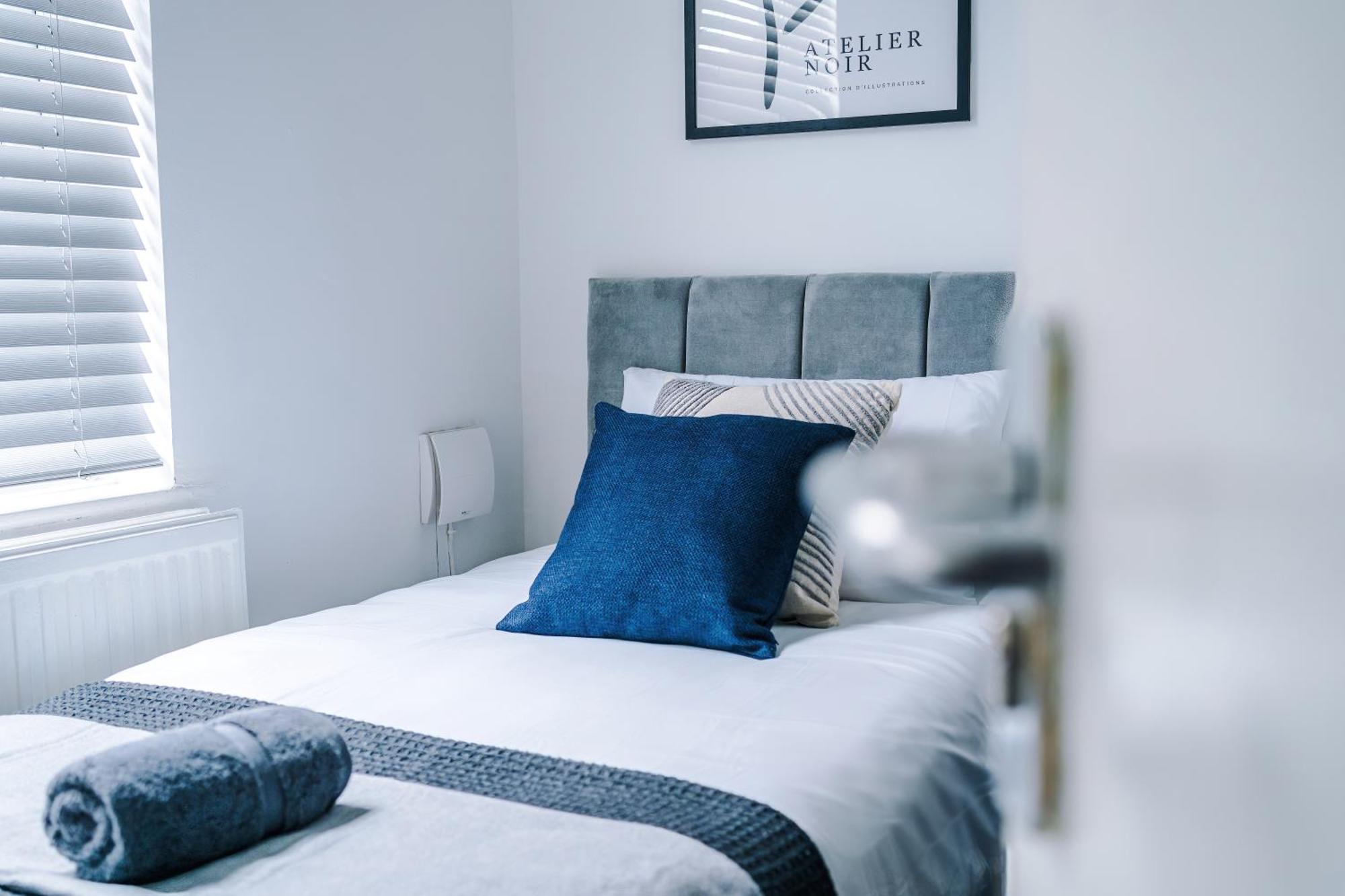 Vakantiehuis Modern 3-bed House In Manchester, Ideal For Long Stays, Free Parking, Centre - Sleeps Upto 8 People Manchester