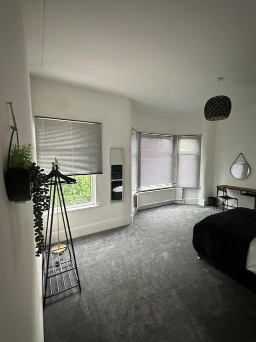 Near Etihad And Coop Live, Free Parking 3 Bed House * Manchester