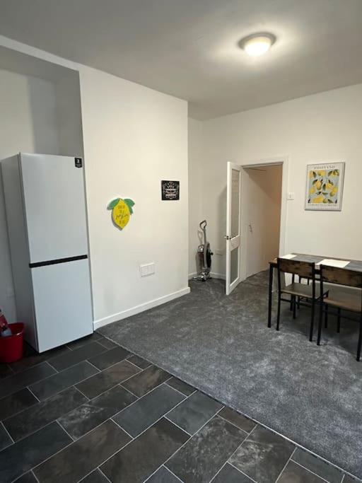 Near Etihad And Coop Live, Free Parking 3 Bed House * Manchester