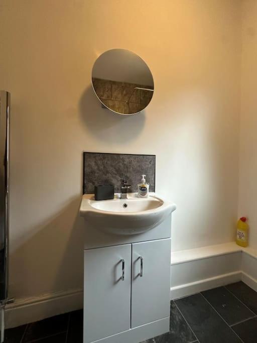 Near Etihad And Coop Live, Free Parking 3 Bed House Manchester