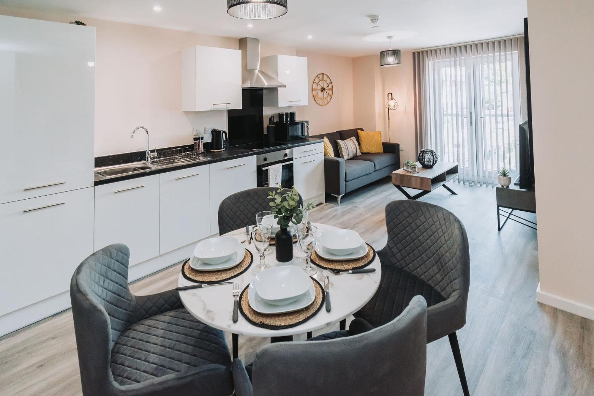 Ideal Near Old Trafford Apartment