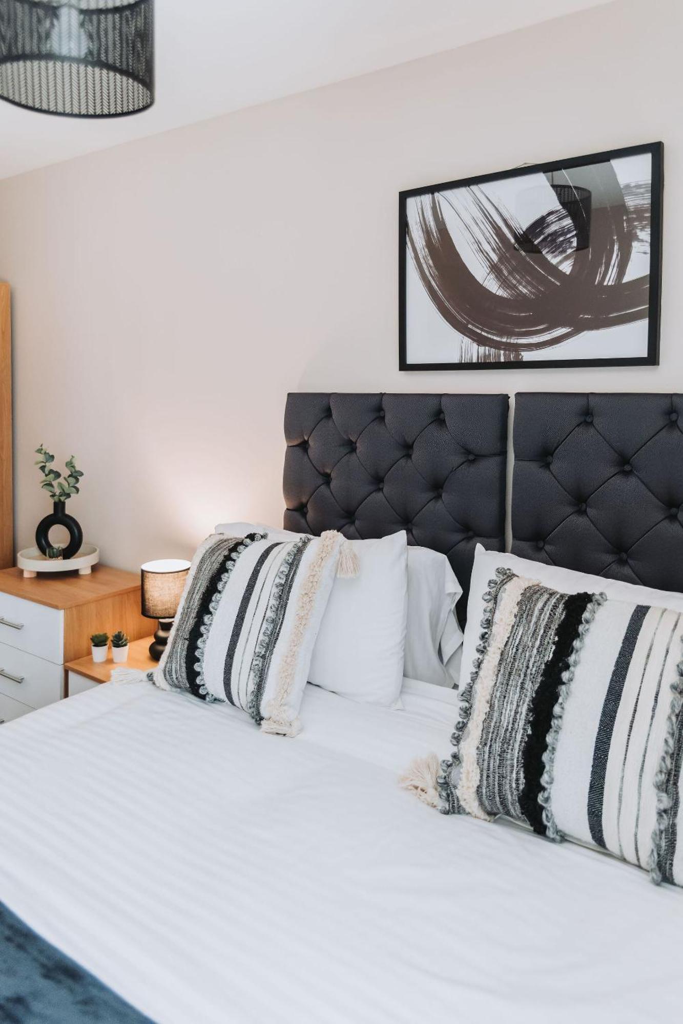 Ideal Near Old Trafford Apartment