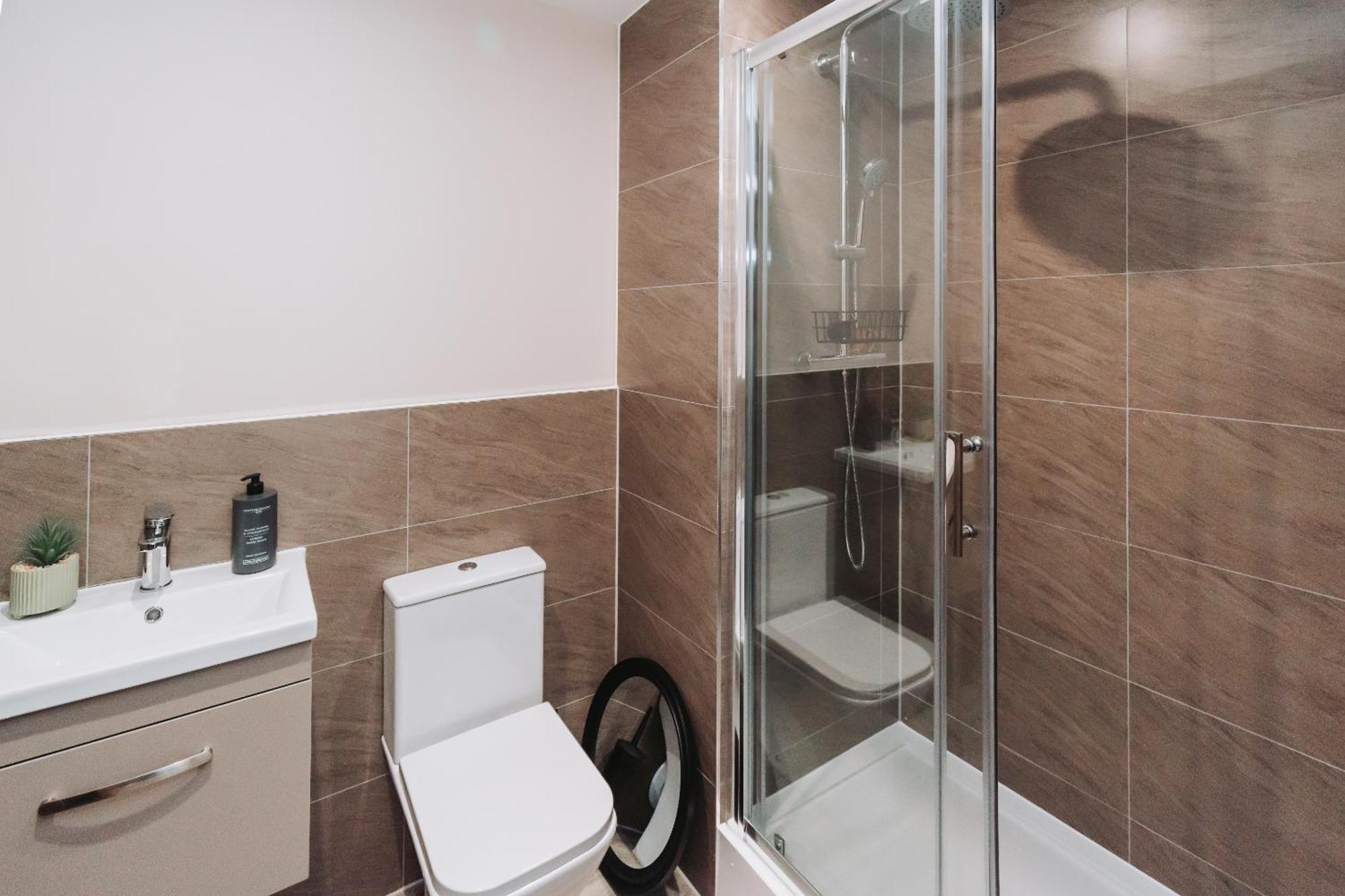 Ideal Near Old Trafford Apartment