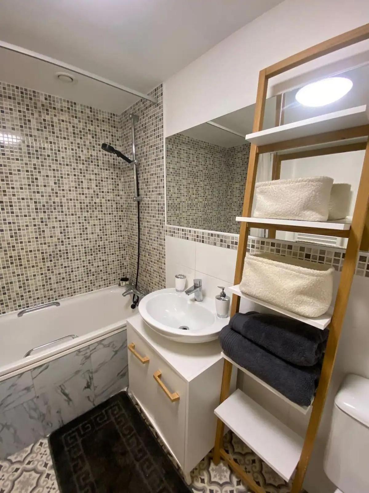 Apartment Prime Location Near City-trafford Centre-stadium 2bed Manchester