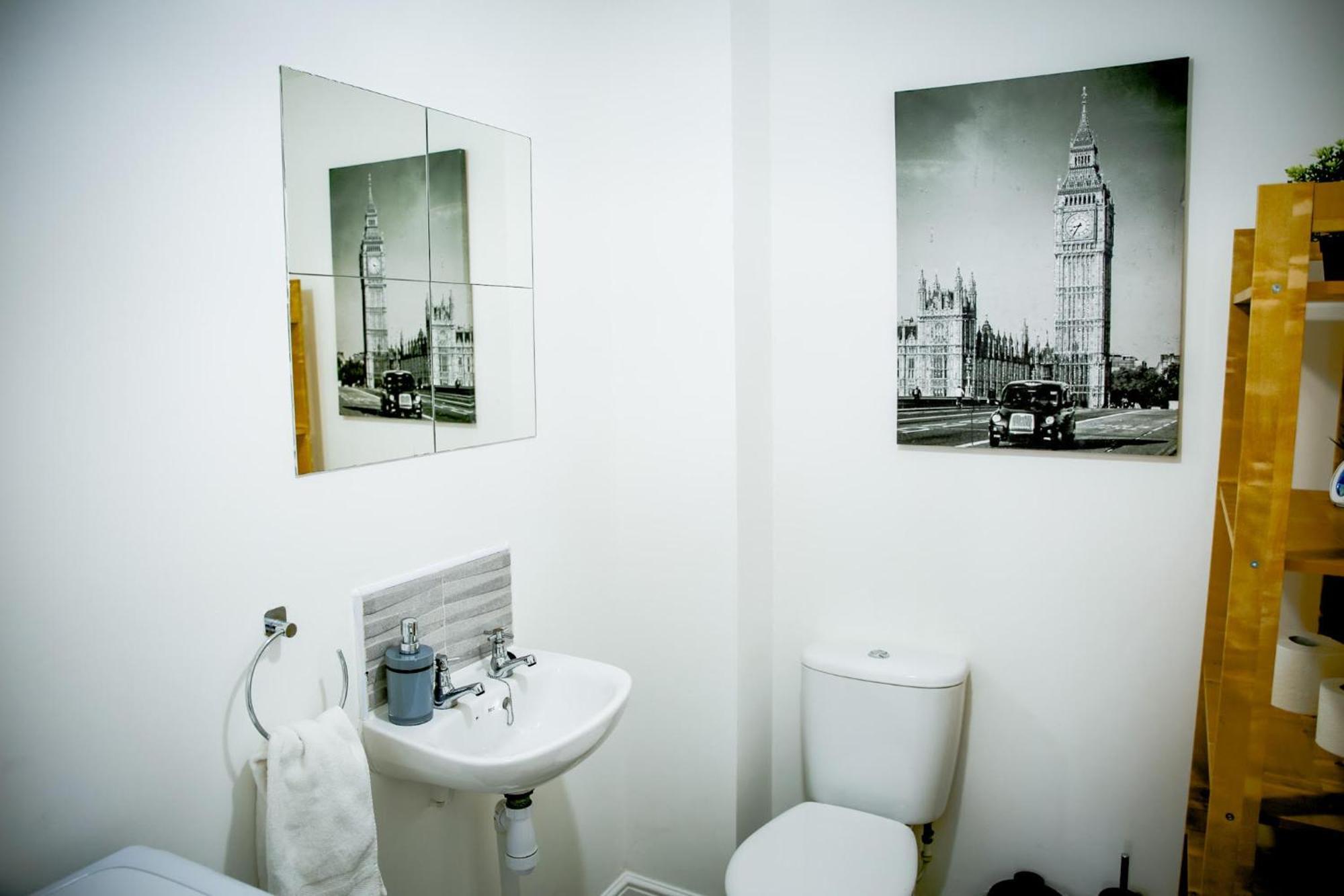 Holiday home The Wynne House - 3 Bedroom Luxury House With 5 Beds & Free Parking Near Centre, And A Walking Distance To The Etihad Stadium & Coop Live Arena Manchester