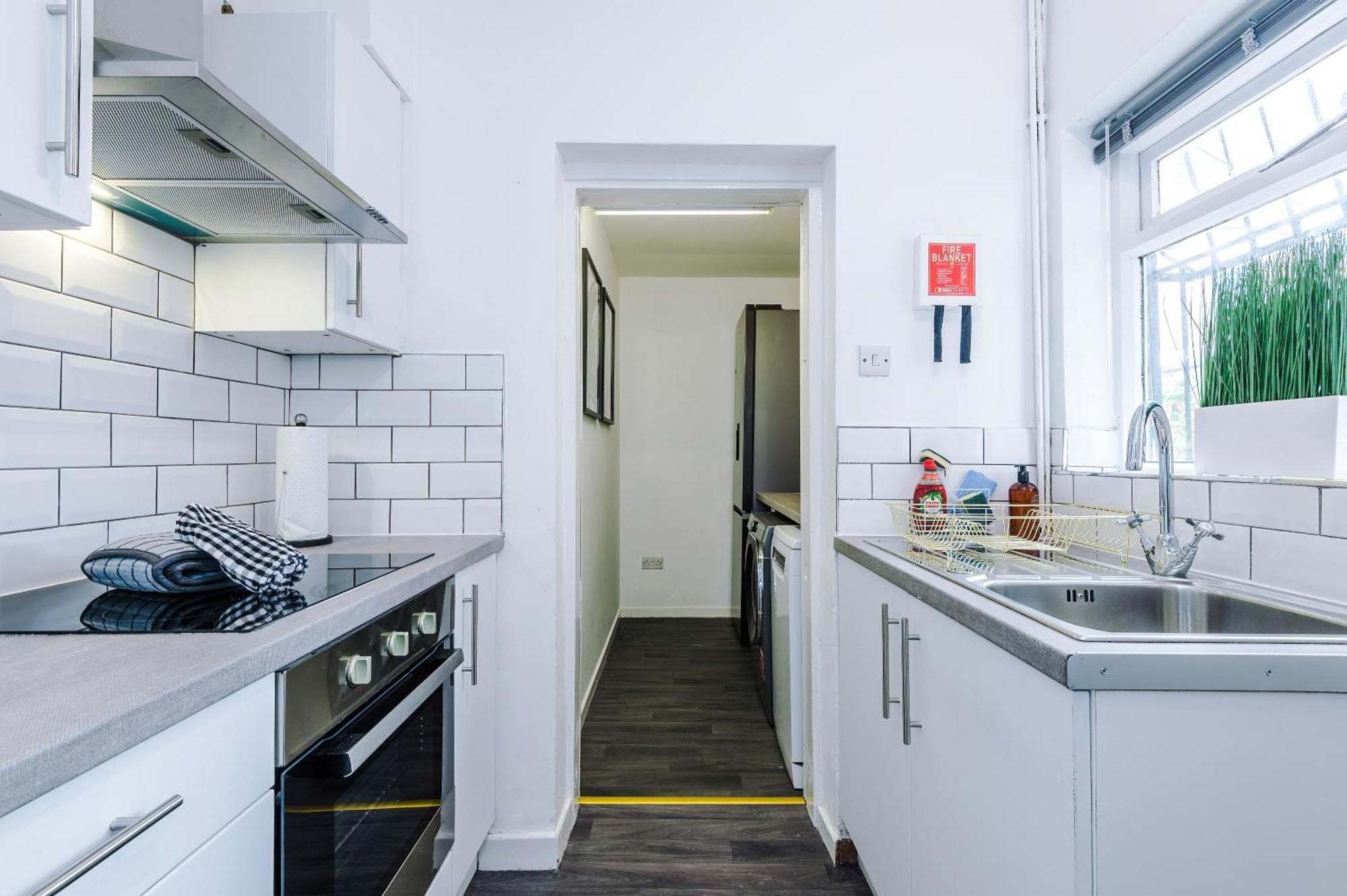 New! Very Spacious 3-bed In By 53 Degrees Property, Ideal For Groups, Free Parking! Holiday home