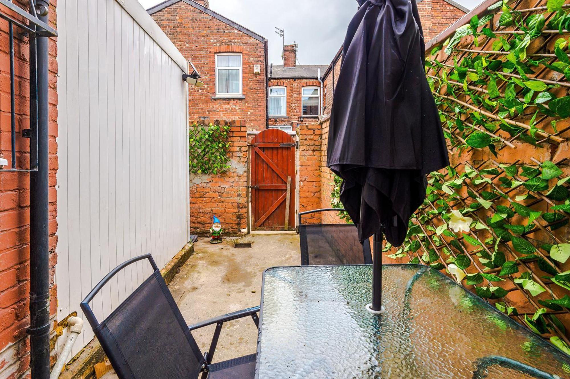 New! Very Spacious 3-bed In By 53 Degrees Property, Ideal For Groups, Free Parking! Holiday home *