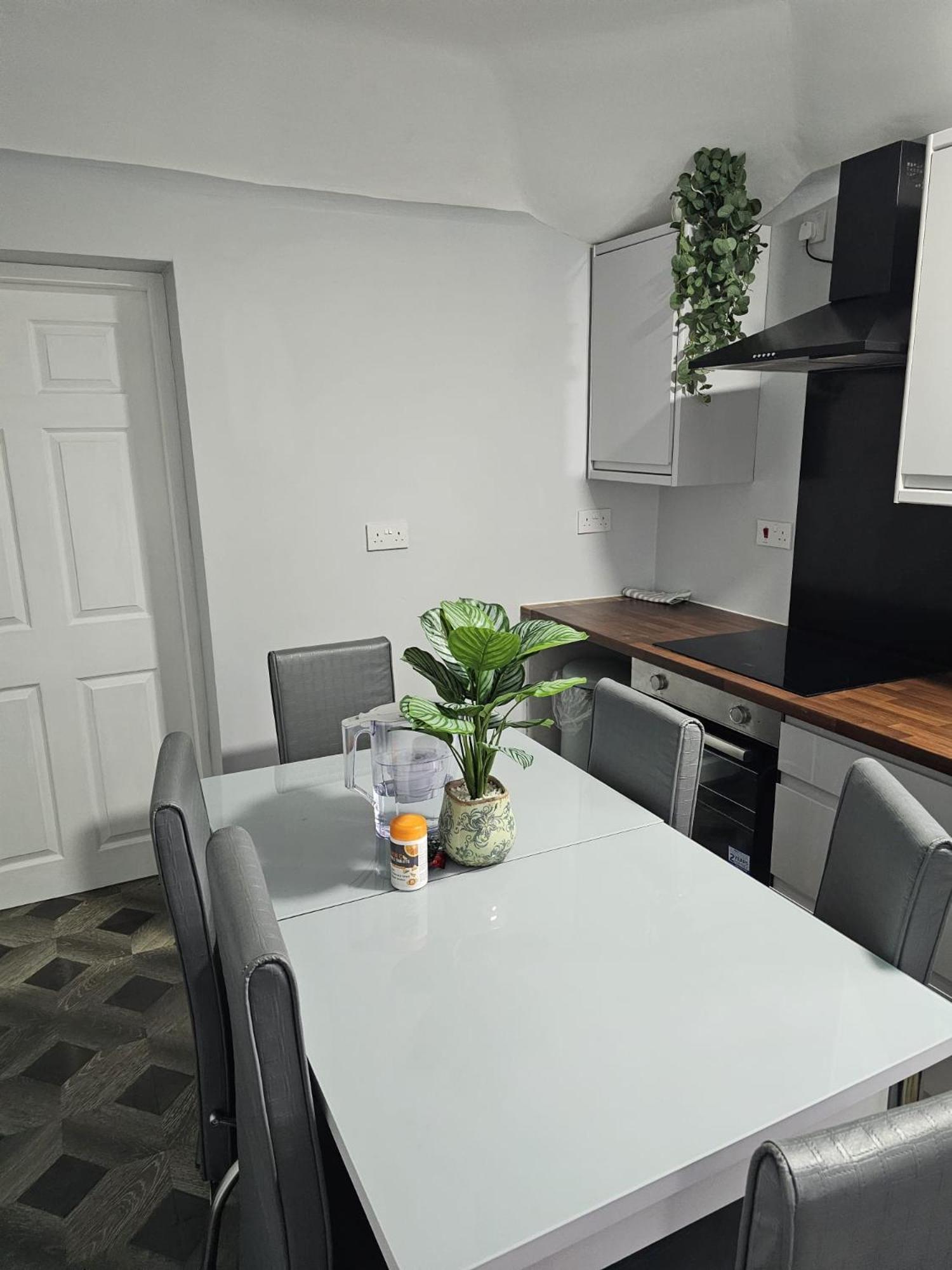 Worem House-2 For 1 Guest house Manchester