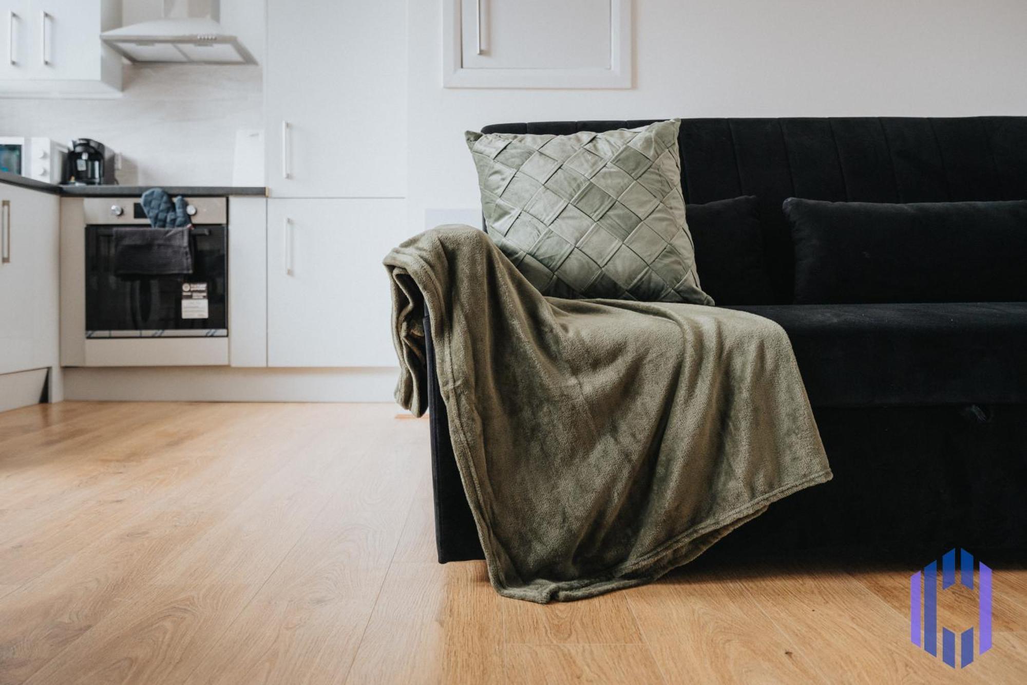 Sophisticated & Stylish Flat Near Airport - Sleeps 9 Appartement