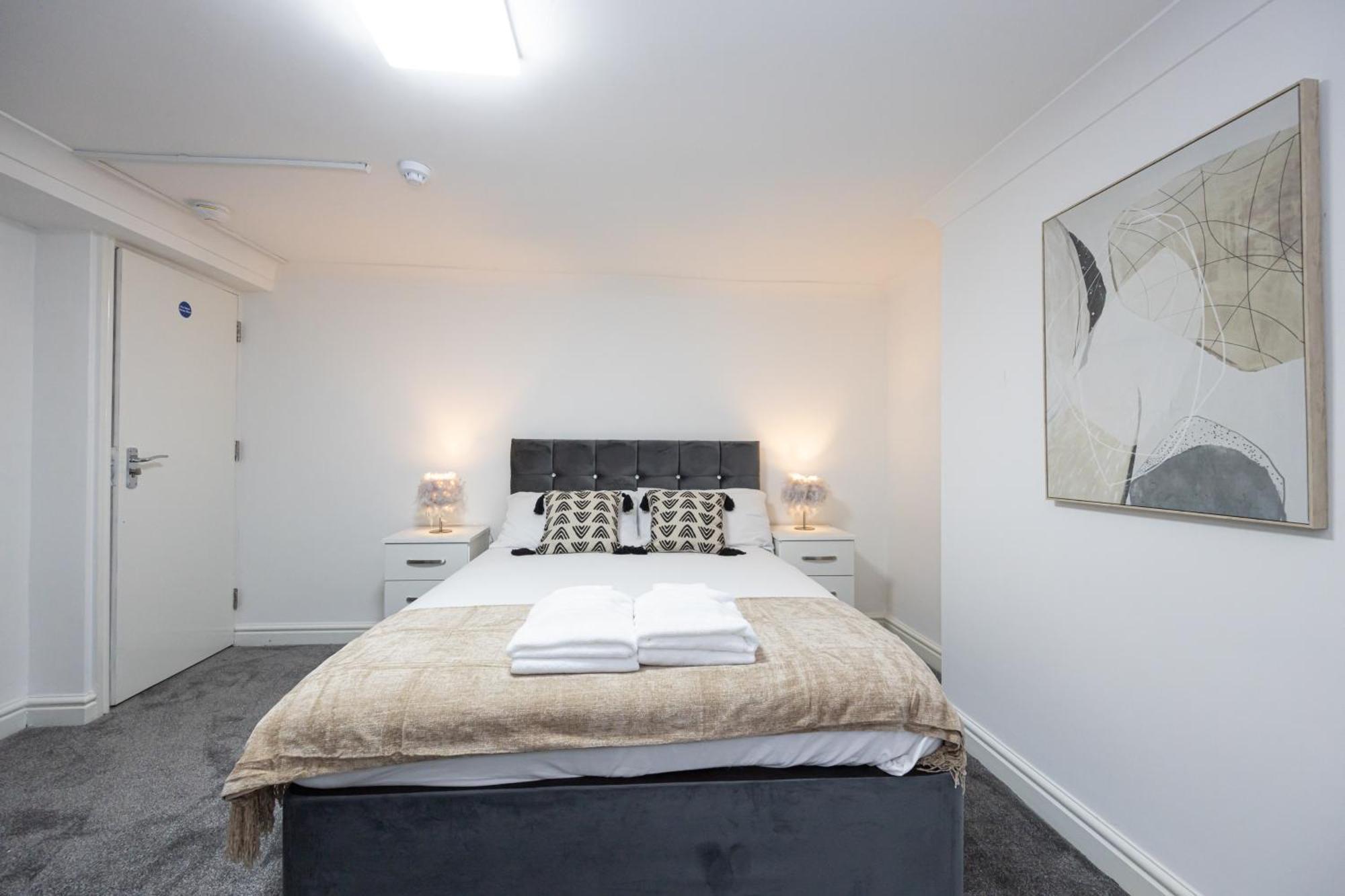 Modern Spacious 6bd Haven 8 Min From Centre Holiday home Manchester
