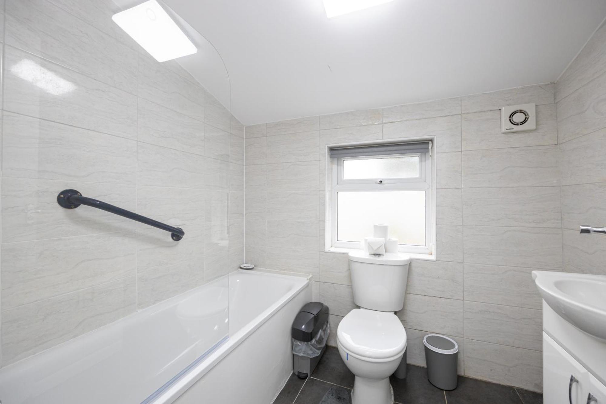 Modern Spacious 6bd Haven 8 Min From Centre *
