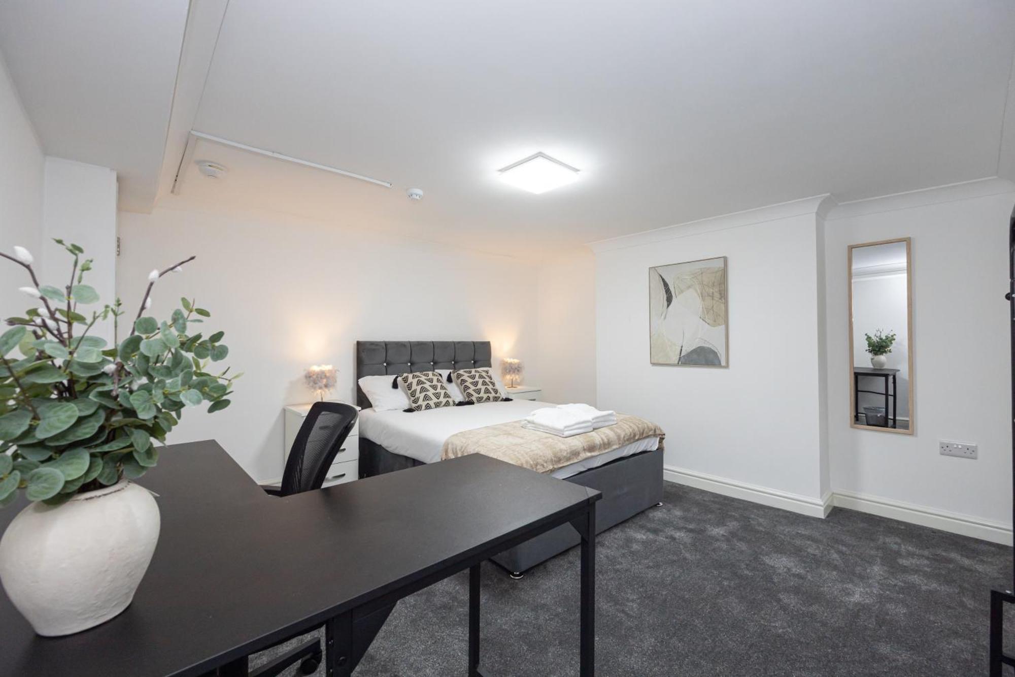Modern Spacious 6bd Haven 8 Min From Centre Holiday home Manchester
