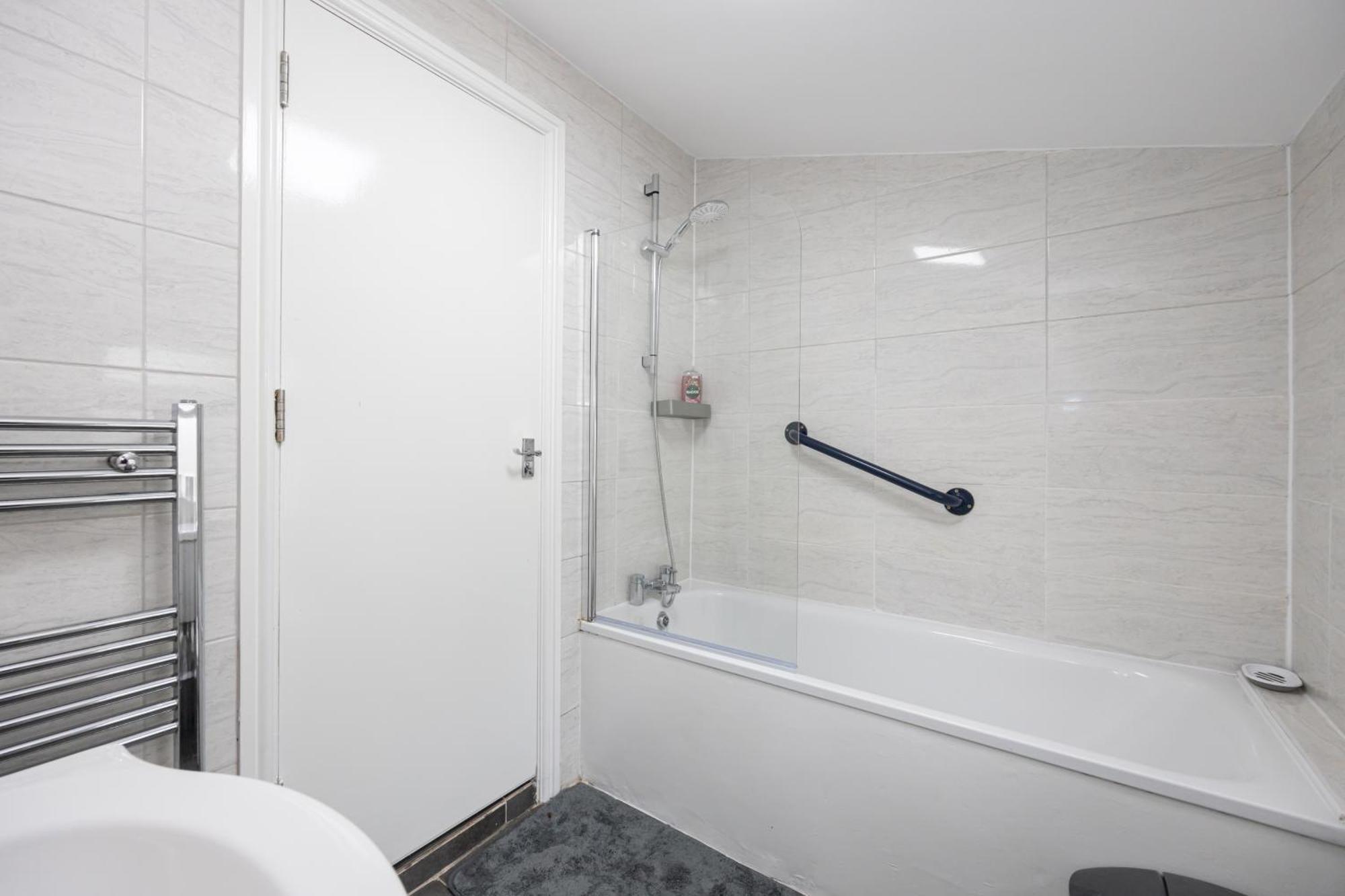 Modern Spacious 6bd Haven 8 Min From Centre *