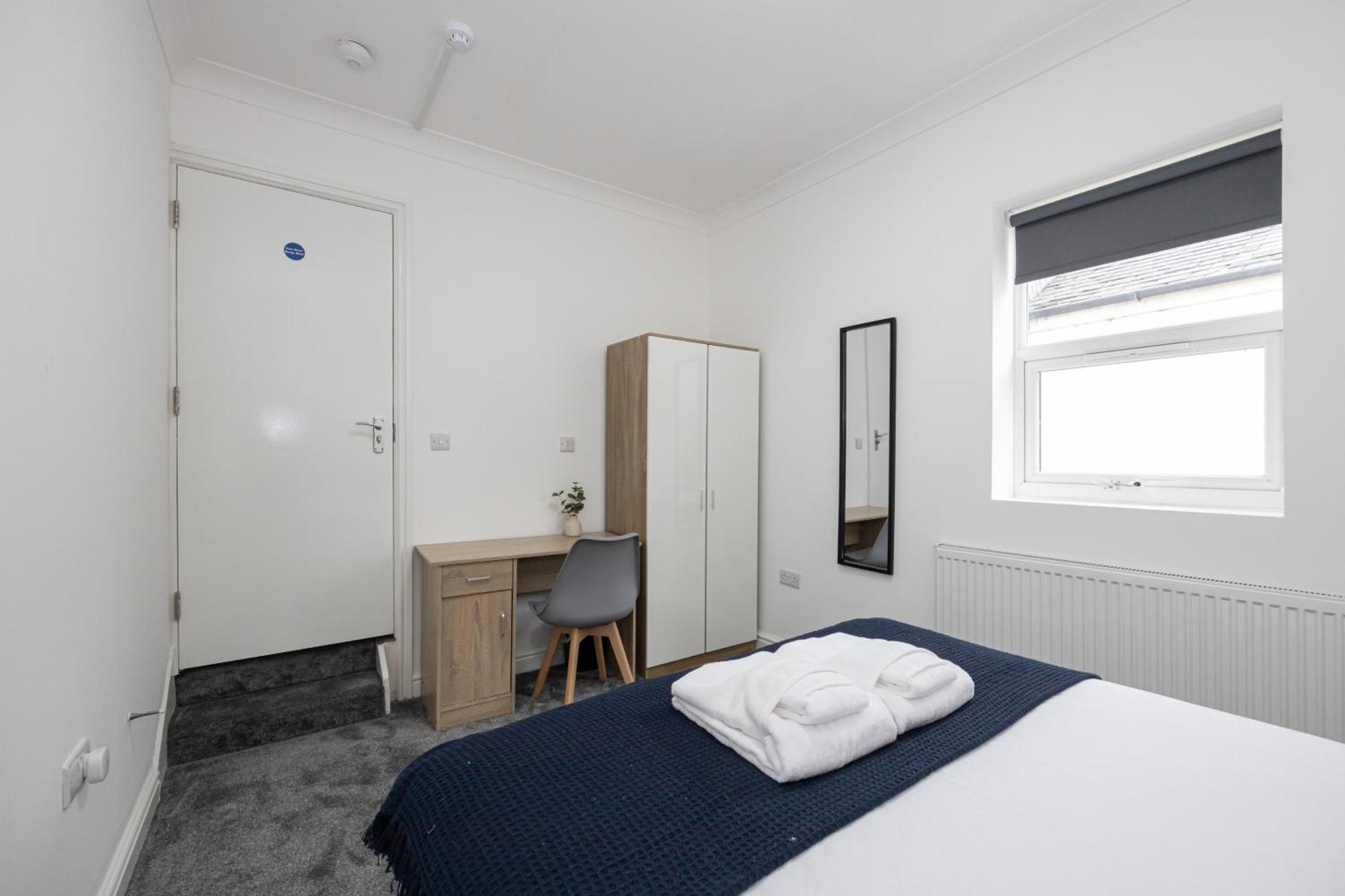 Modern Spacious 6bd Haven 8 Min From Centre Holiday home Manchester