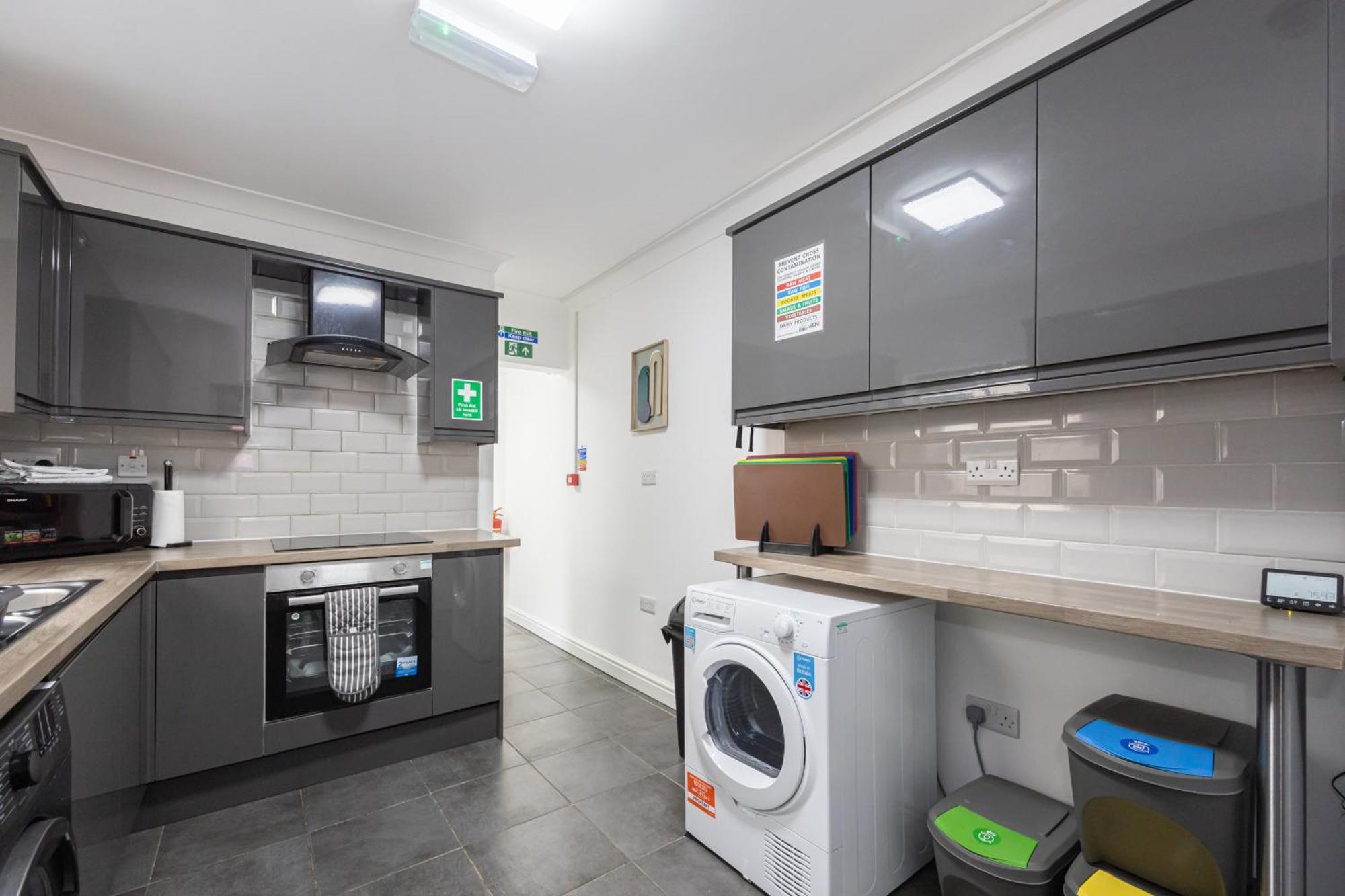 Modern Spacious 6bd Haven 8 Min From Centre
