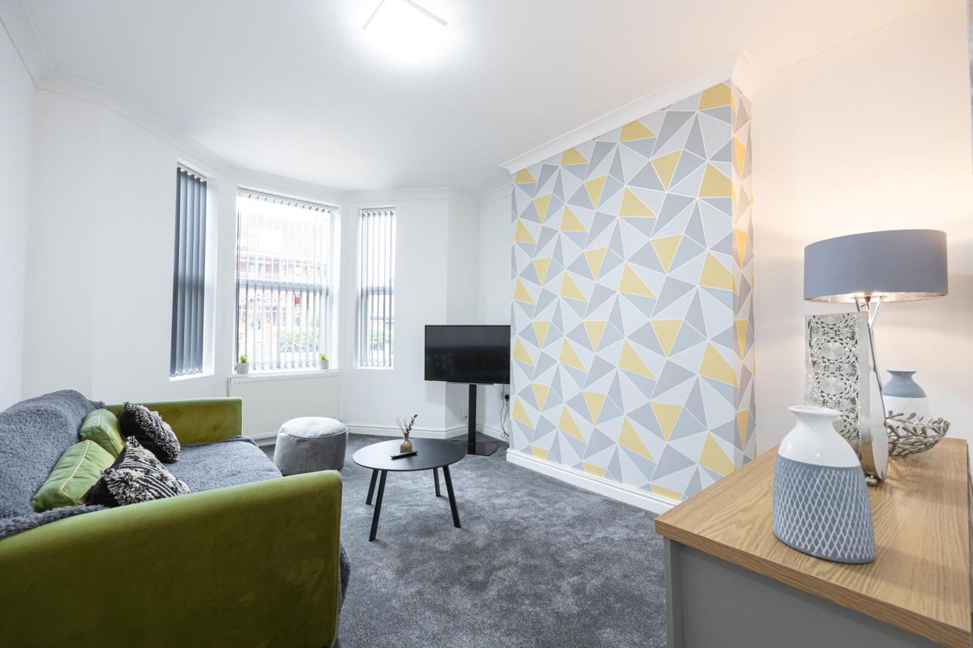 Holiday home Modern Spacious 6bd Haven 8 Min From Centre *